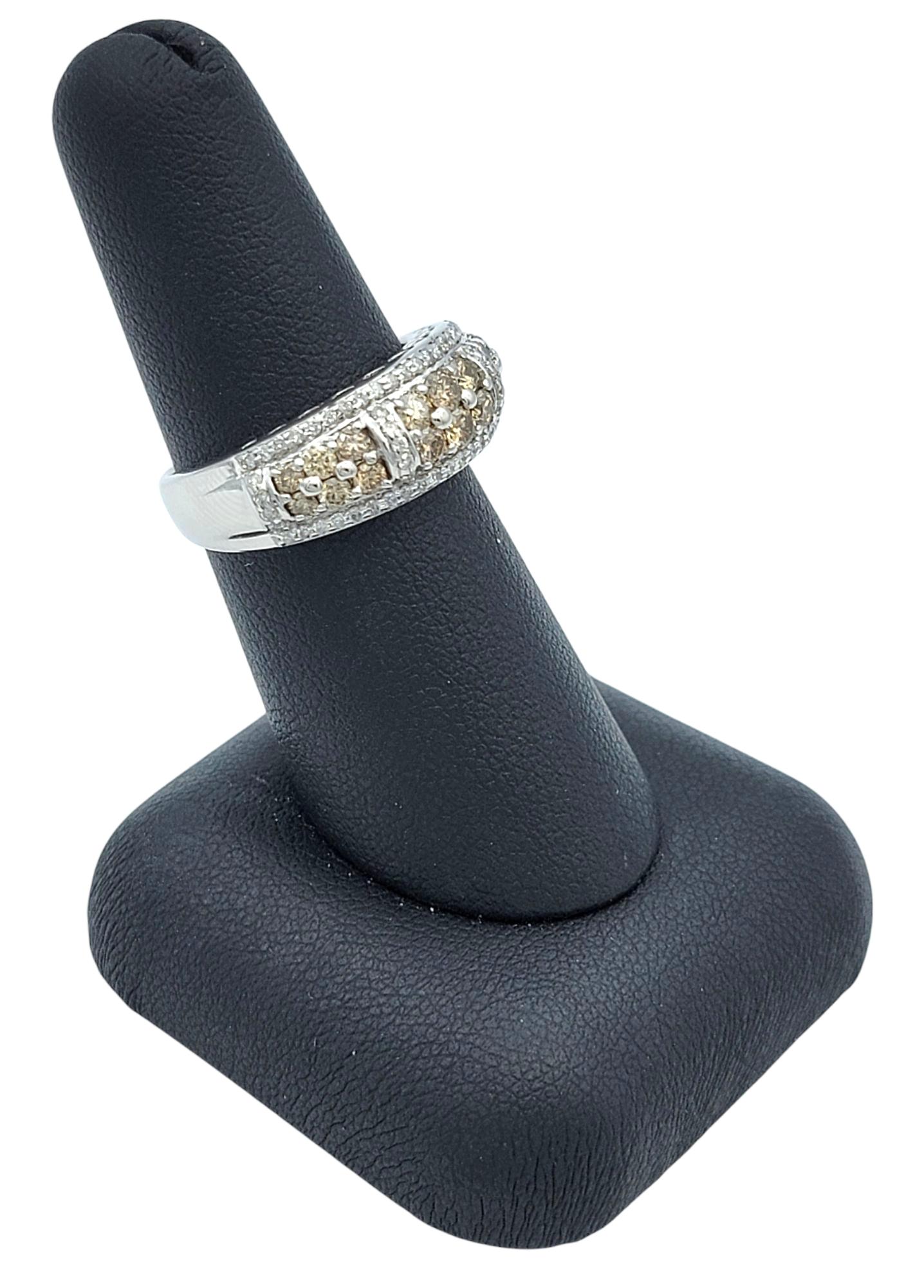 Bague à anneau en forme de dôme en or 14 carats, diamants ronds, bruns et blancs, avec découpes en forme de cœur en vente 6