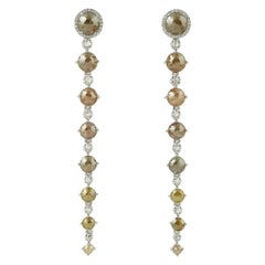 Boucles d'oreilles pendantes en or 18 carats avec diamants bruns ronds.