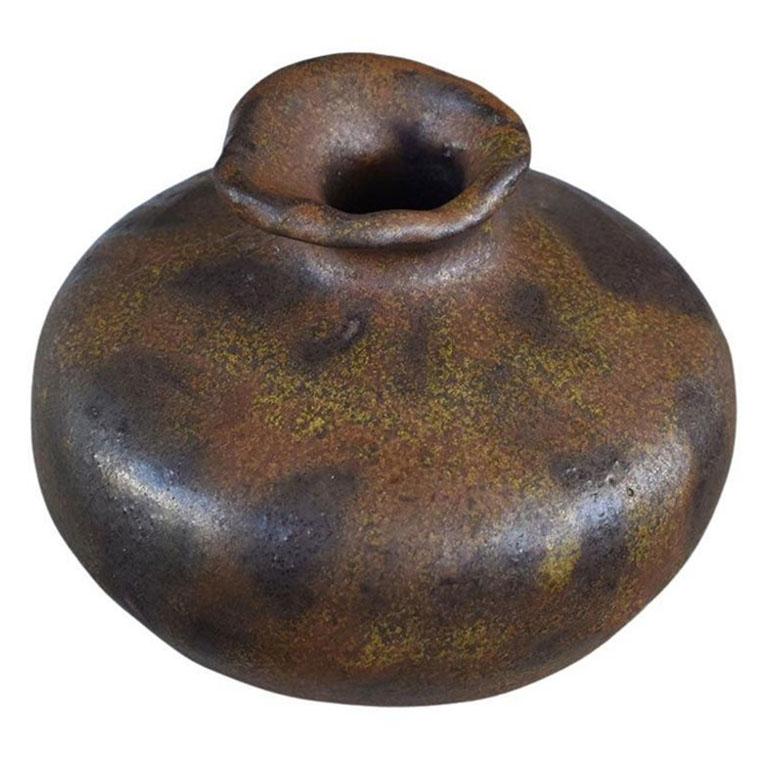 Américain Vase rond en céramique marron inhabituel, signé Studio Pottery en vente