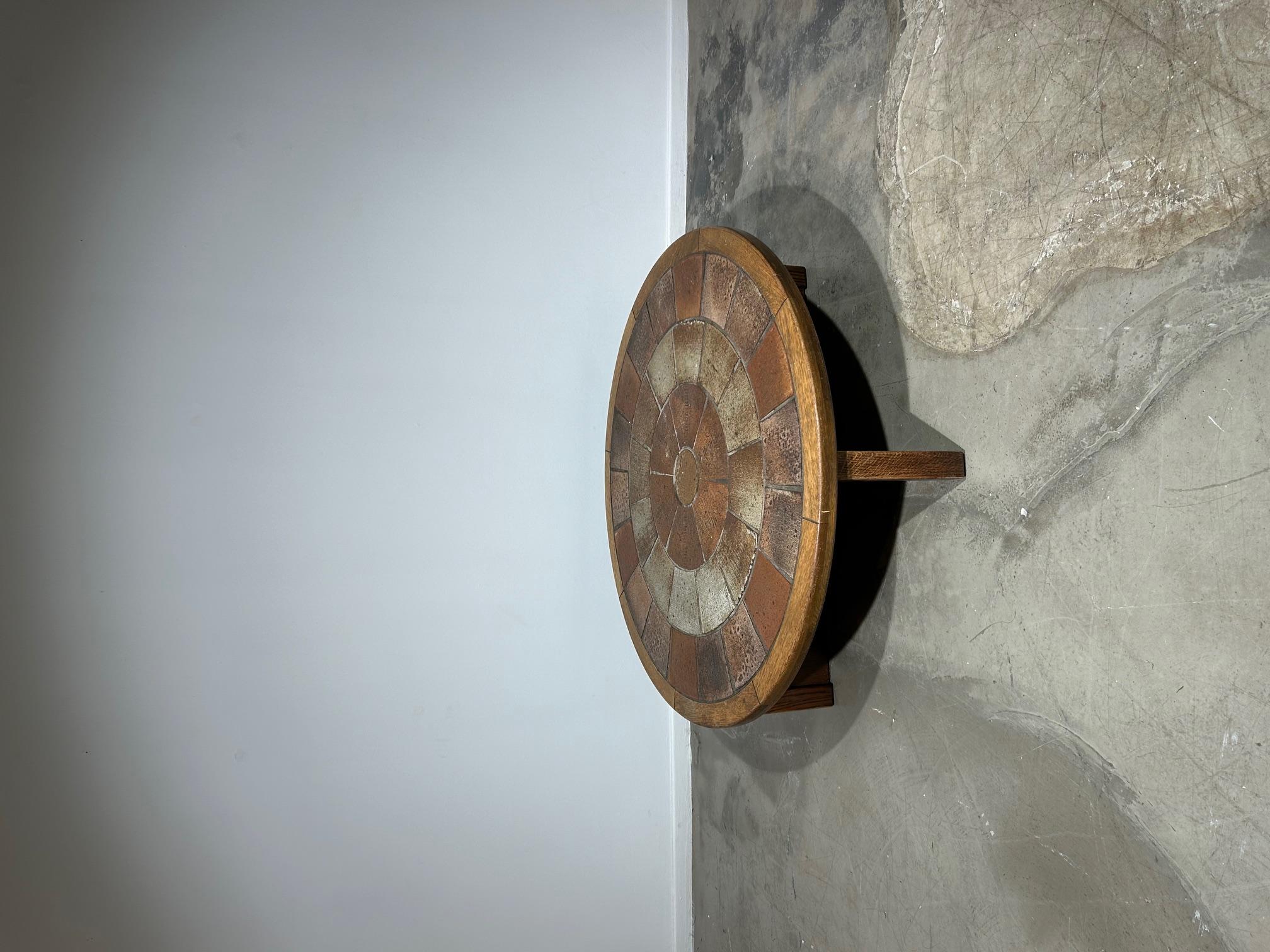 Mid-Century Modern Table basse ronde en céramique brutaliste en vente
