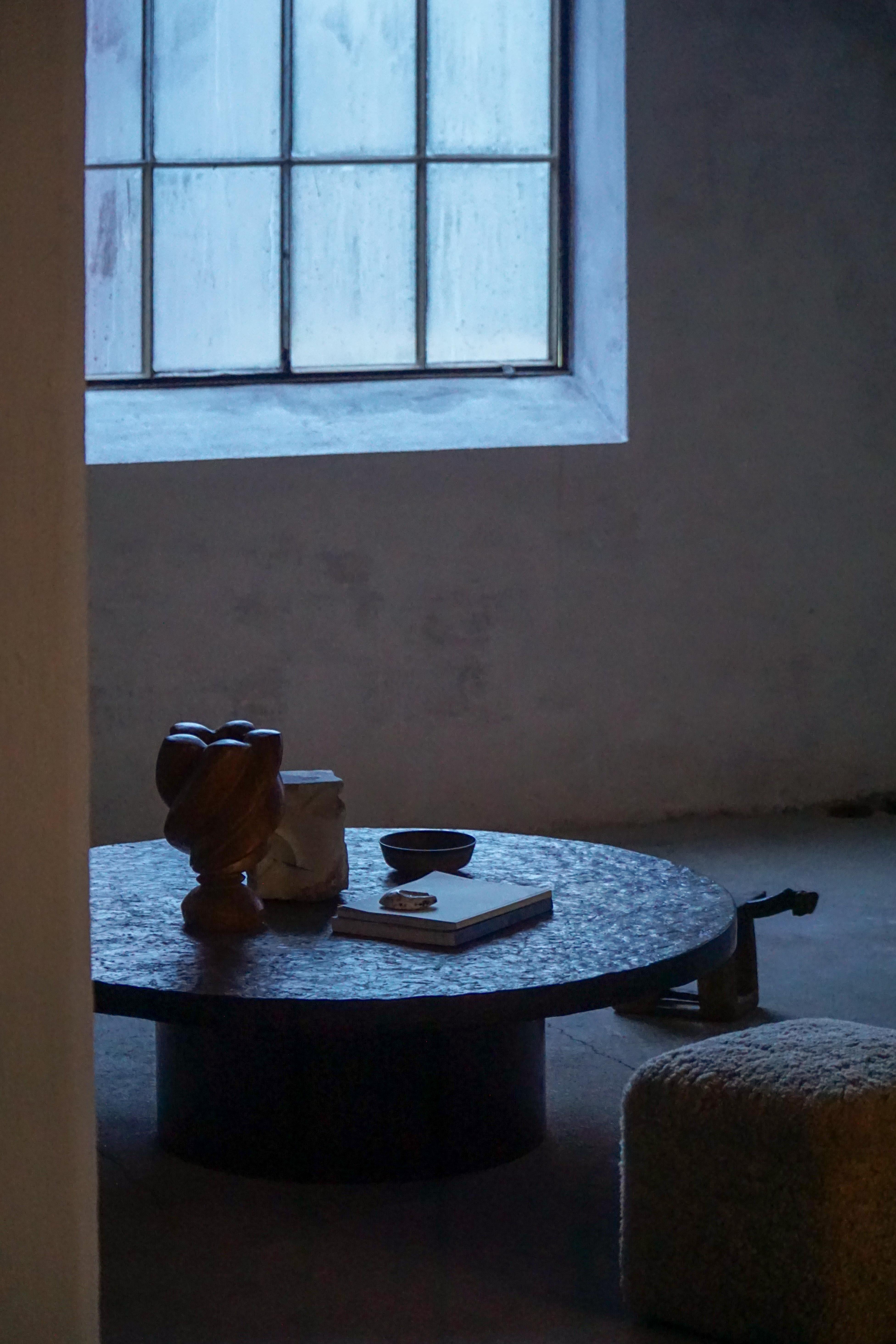 Round Brutalist Coffee Table in Stone & Steel, French Mid-Century Modern, 1970s en vente 10