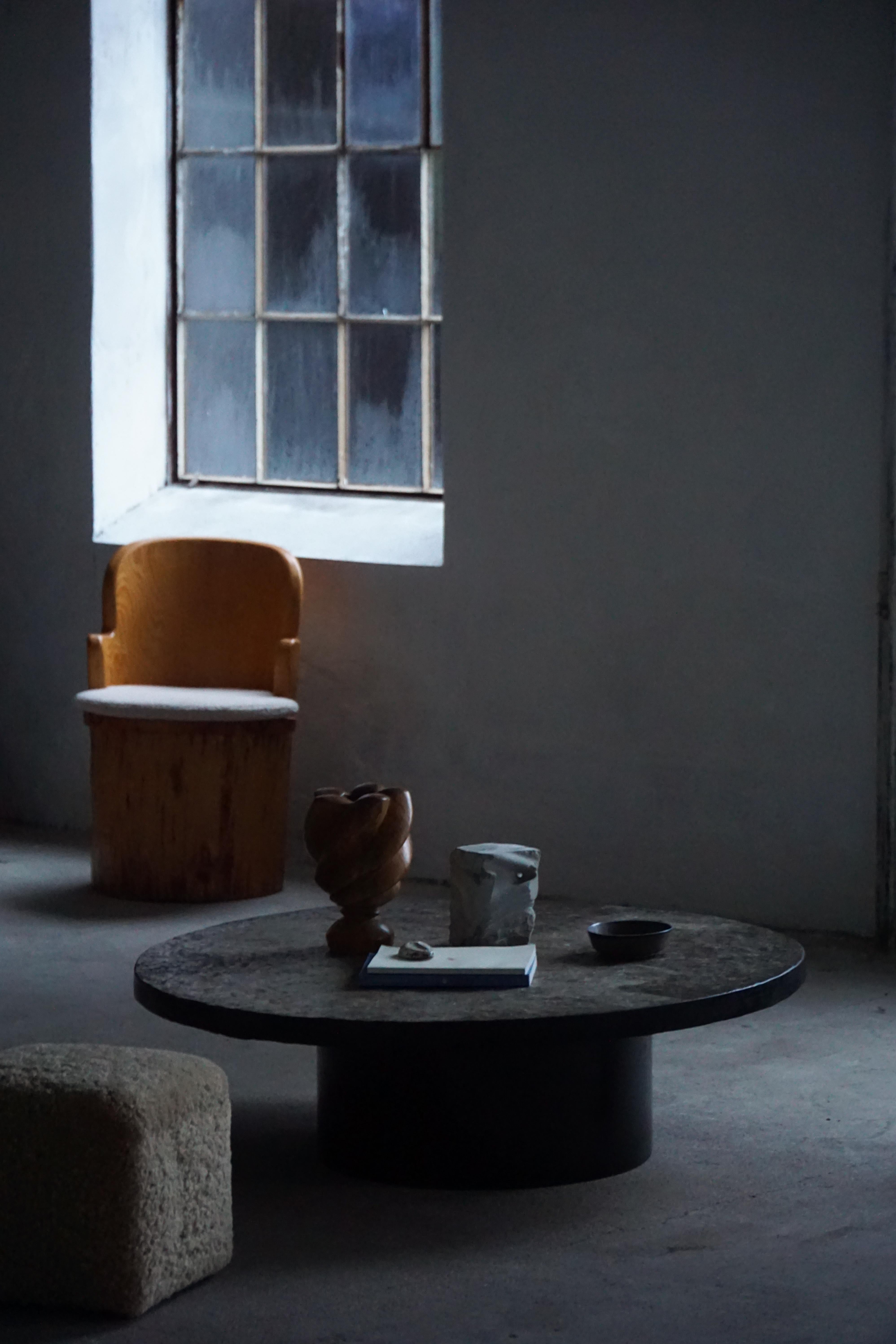 Round Brutalist Coffee Table in Stone & Steel, French Mid-Century Modern, 1970s Bon état - En vente à Odense, DK