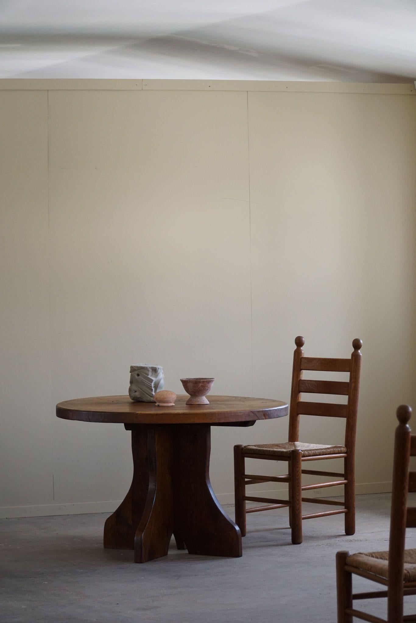Mesa de Comedor Brutalista Redonda de Roble, Moderna de Mediano Siglo, Fabricada en Francia, Años 60 6