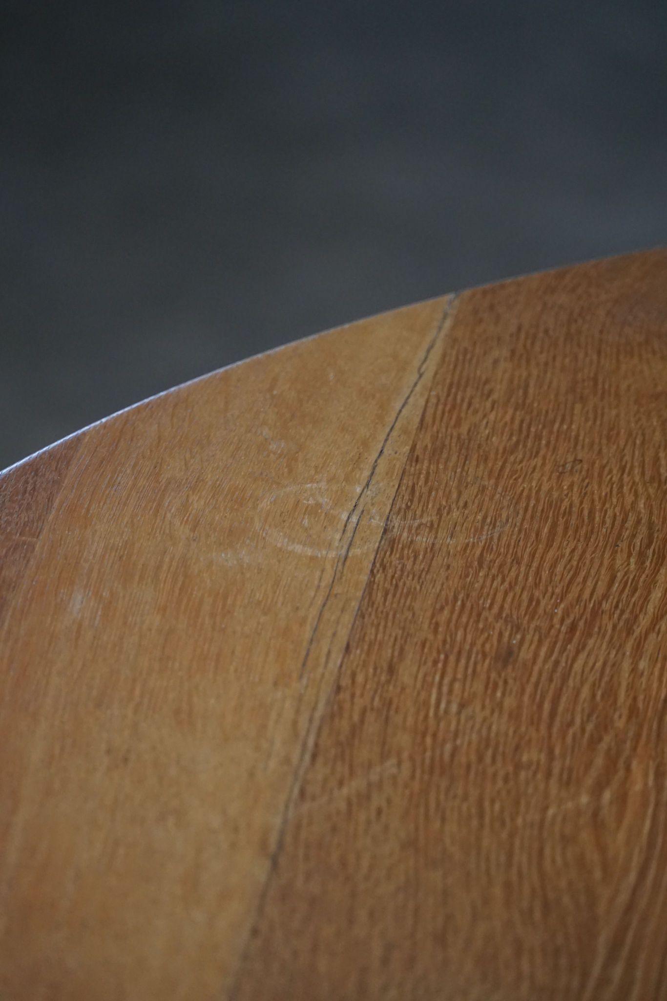 Round Brutalist Dining Table in Oak, Mid Century Modern, Made in France, 1960s For Sale 6