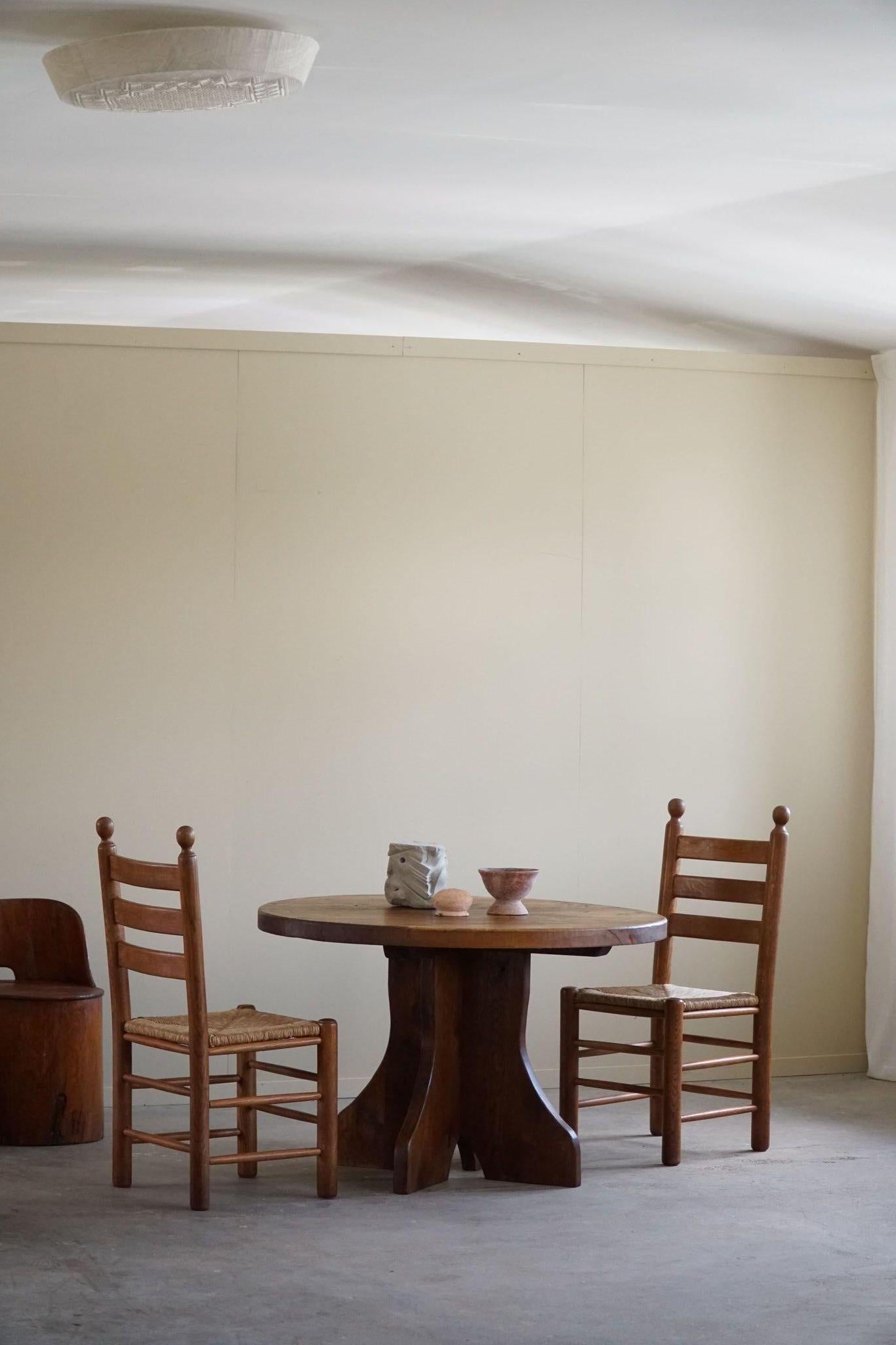 Mesa de Comedor Brutalista Redonda de Roble, Moderna de Mediano Siglo, Fabricada en Francia, Años 60 7