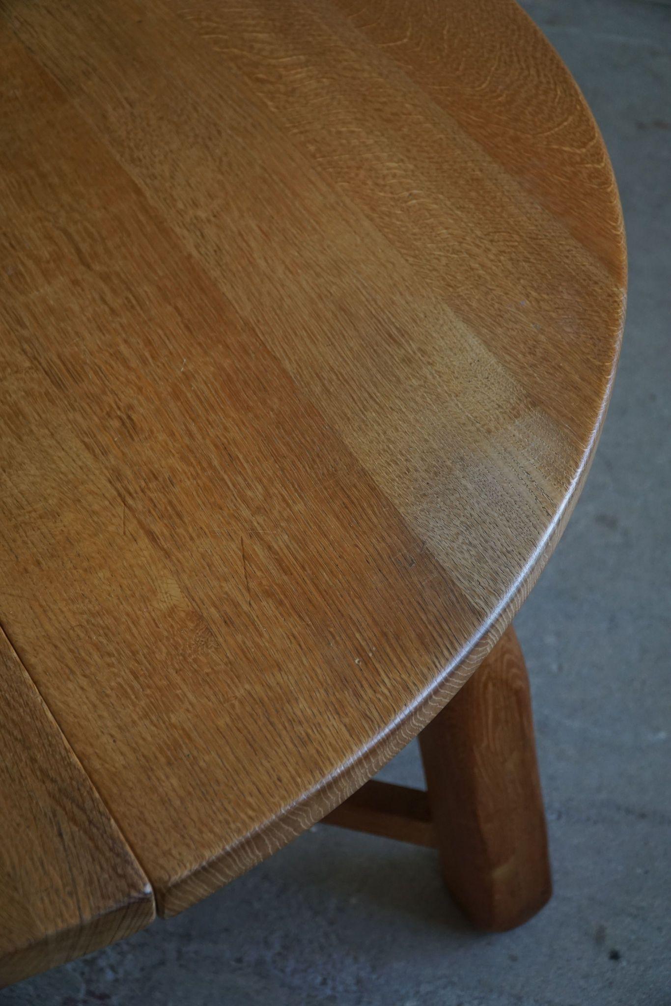 Round Brutalist Dining Table in Oak, Mid Century Modern, Made in France, 1960s For Sale 7
