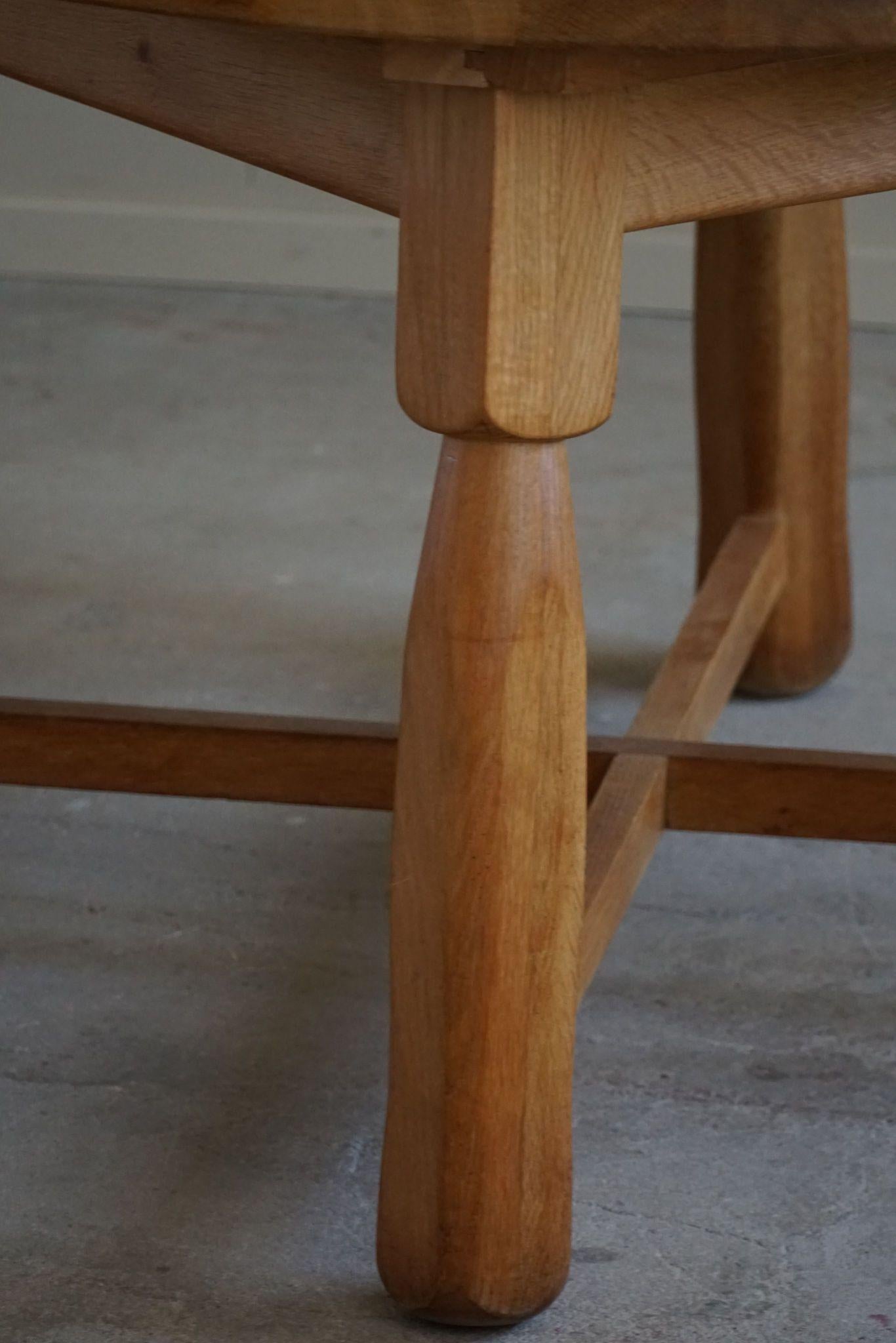 Round Brutalist Dining Table in Oak, Mid Century Modern, Made in France, 1960s For Sale 10
