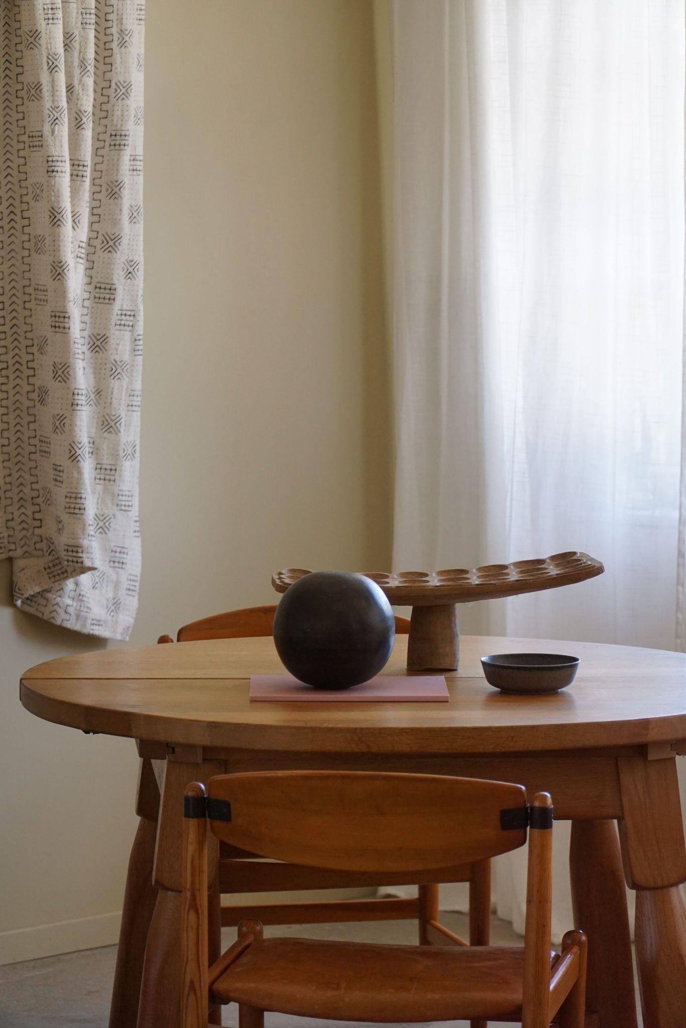 Round Brutalist Dining Table in Oak, Mid Century Modern, Made in France, 1960s For Sale 1