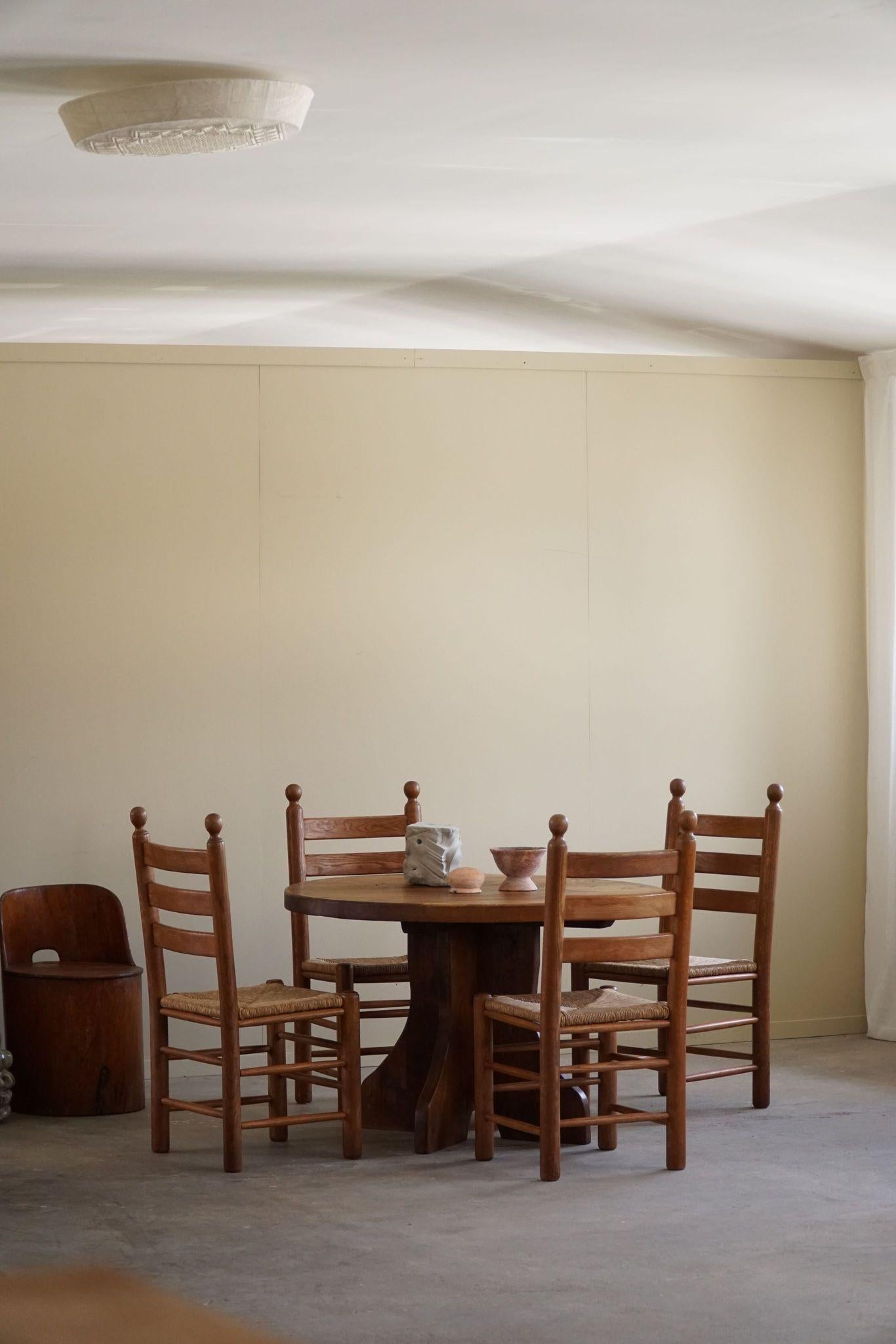 Mesa de Comedor Brutalista Redonda de Roble, Moderna de Mediano Siglo, Fabricada en Francia, Años 60 3