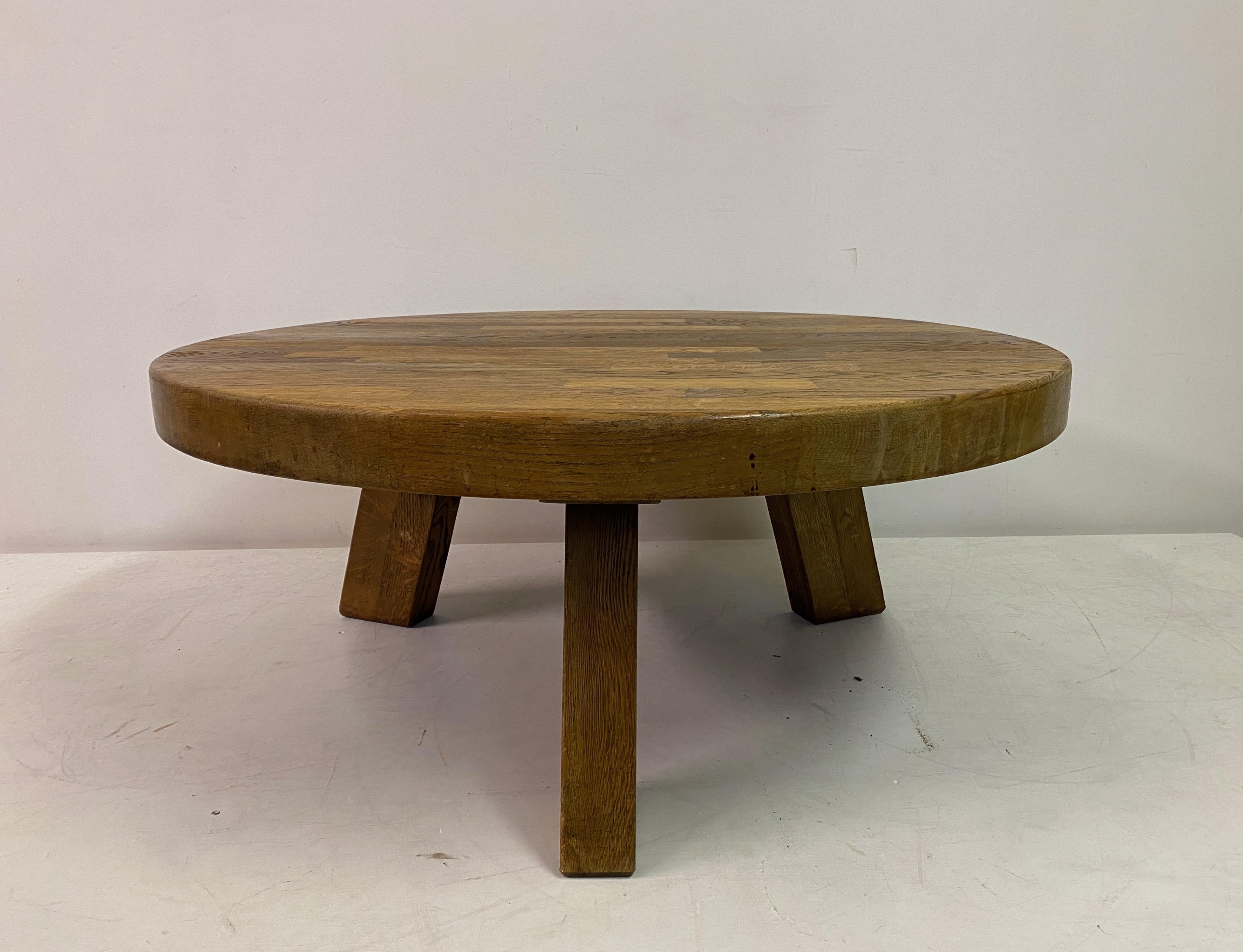 Round Brutalist Oak Coffee Table In Good Condition For Sale In London, London