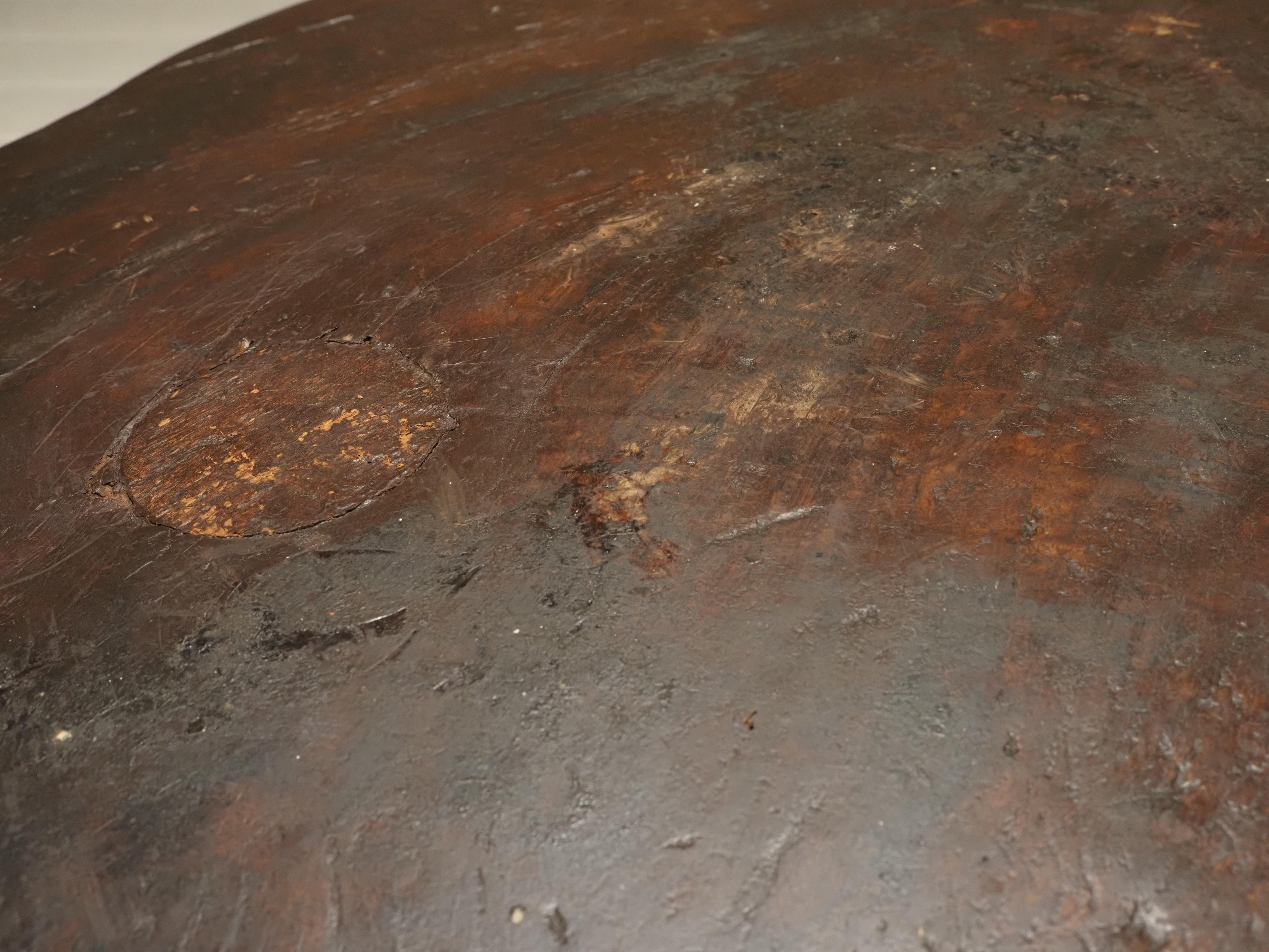 Round brutalist side table For Sale 7