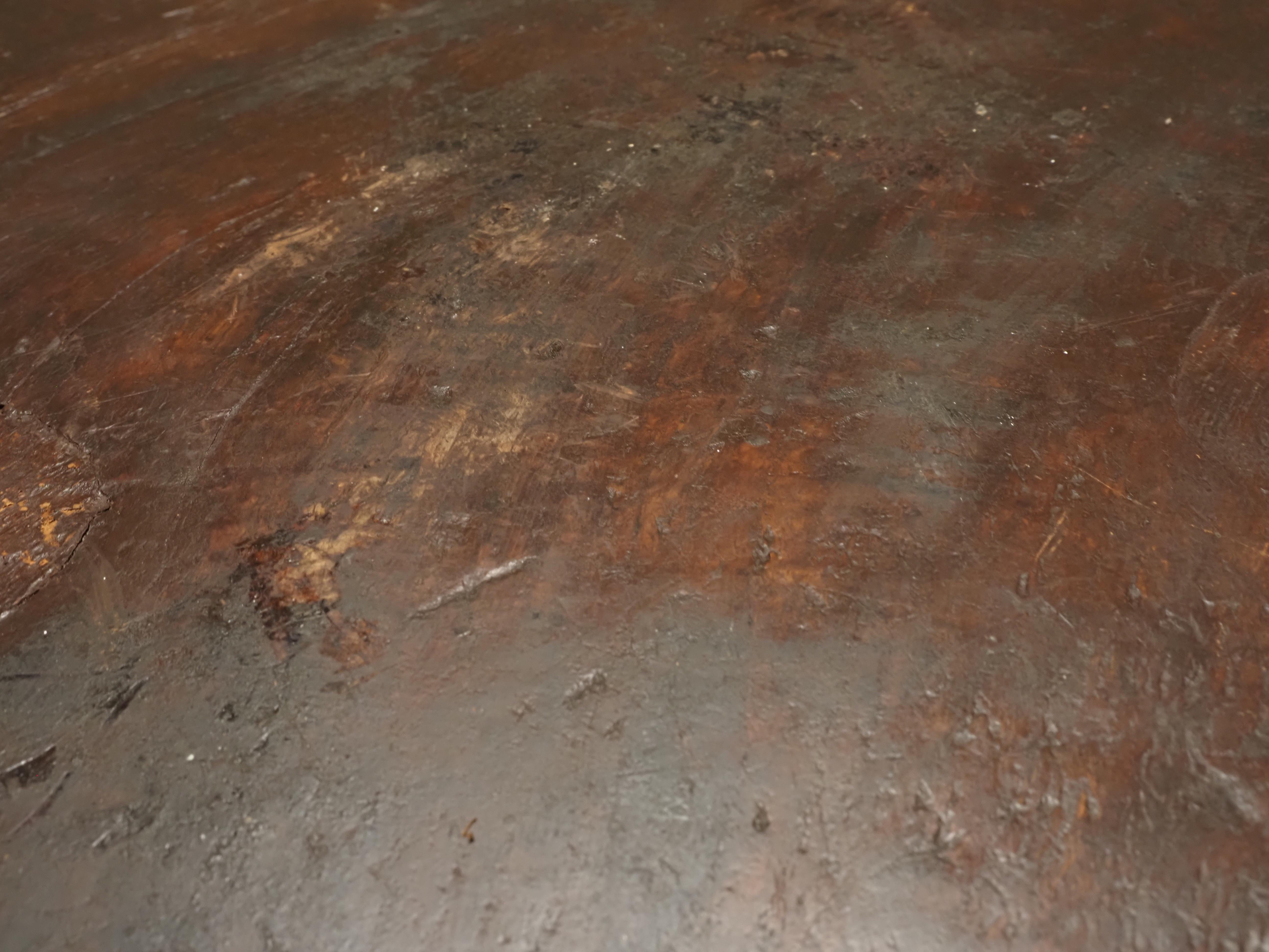 Round brutalist side table For Sale 9