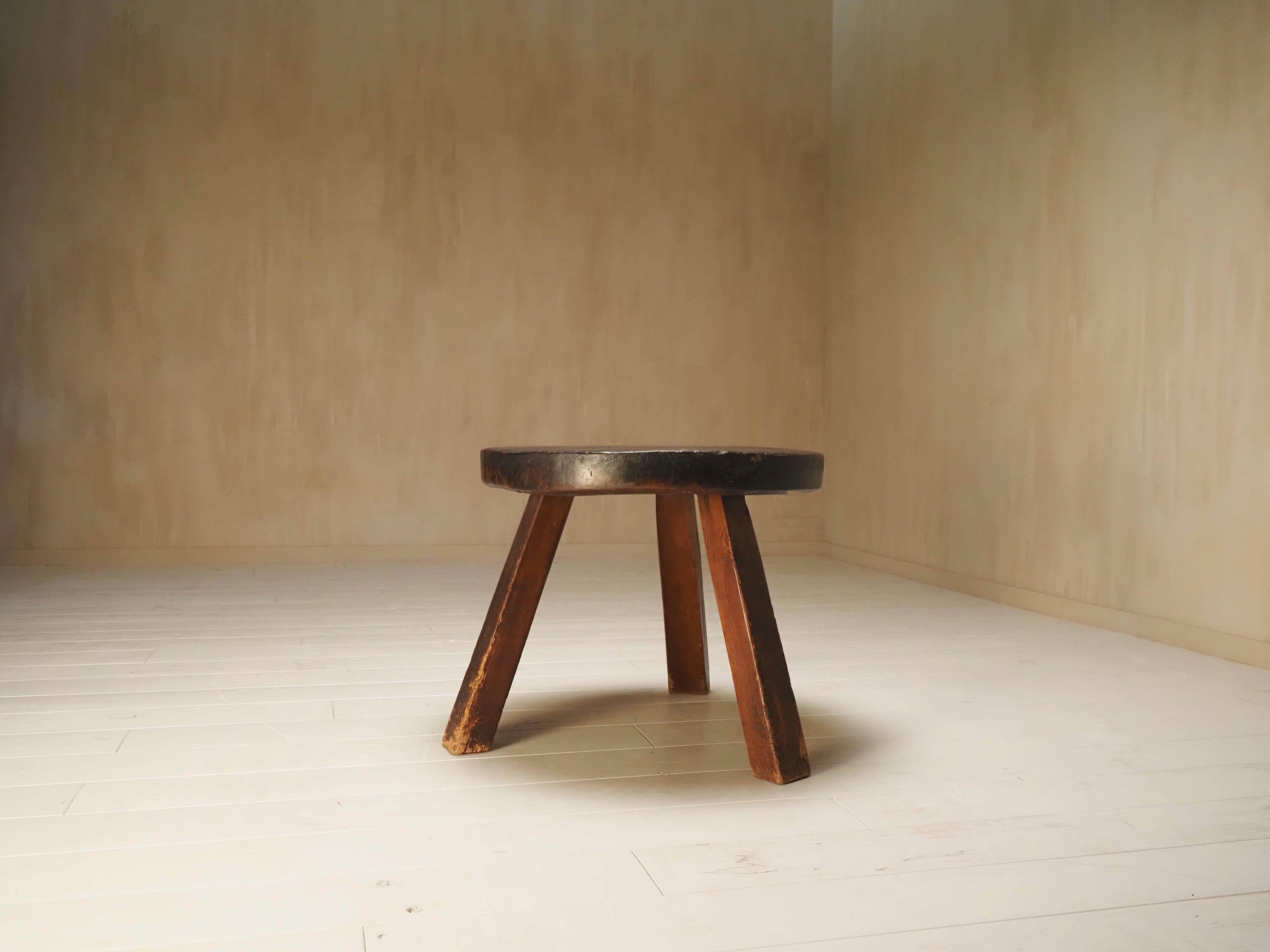 Brutalist Round brutalist side table For Sale