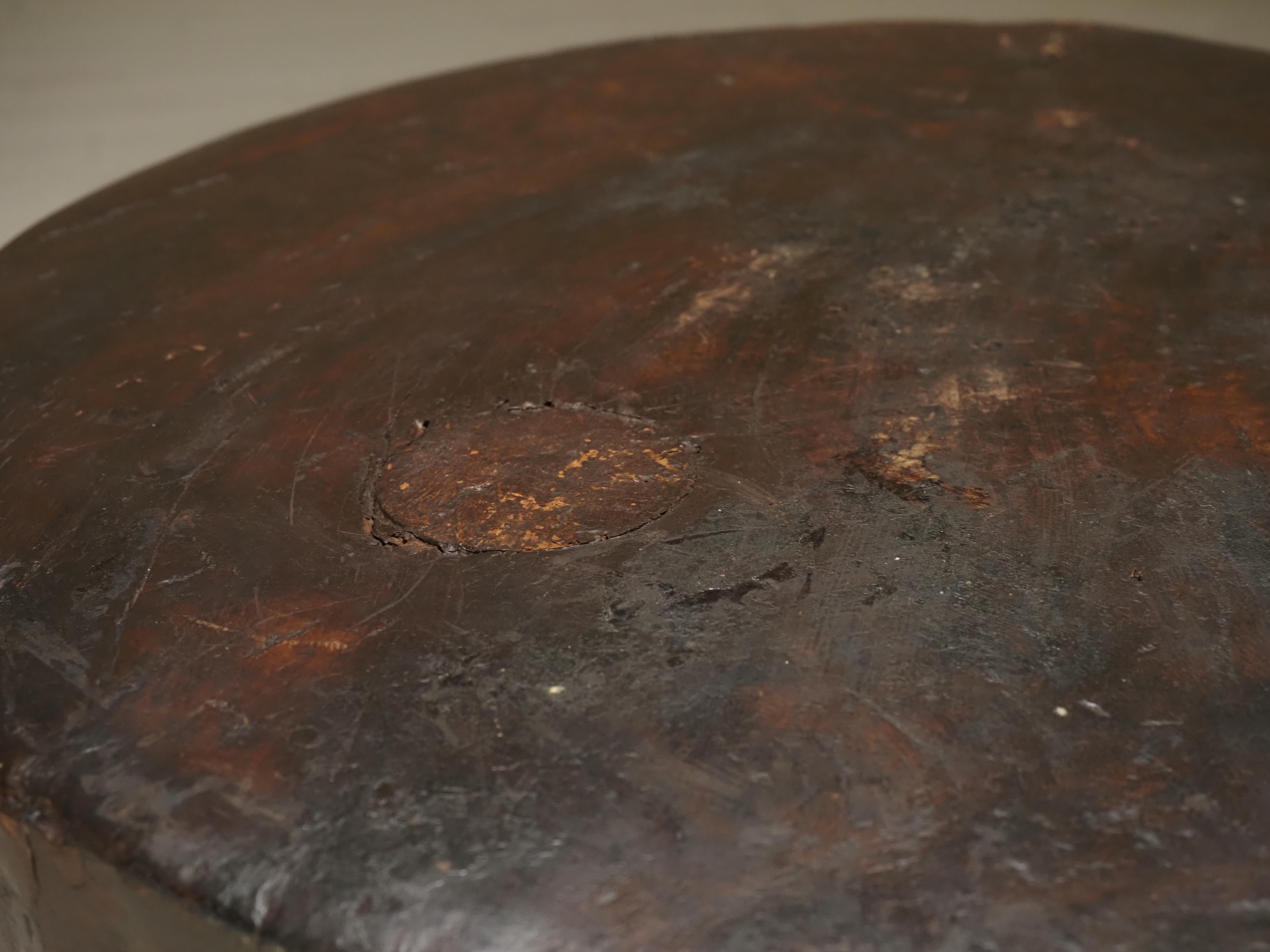 Round brutalist side table In Good Condition For Sale In Diest, BE