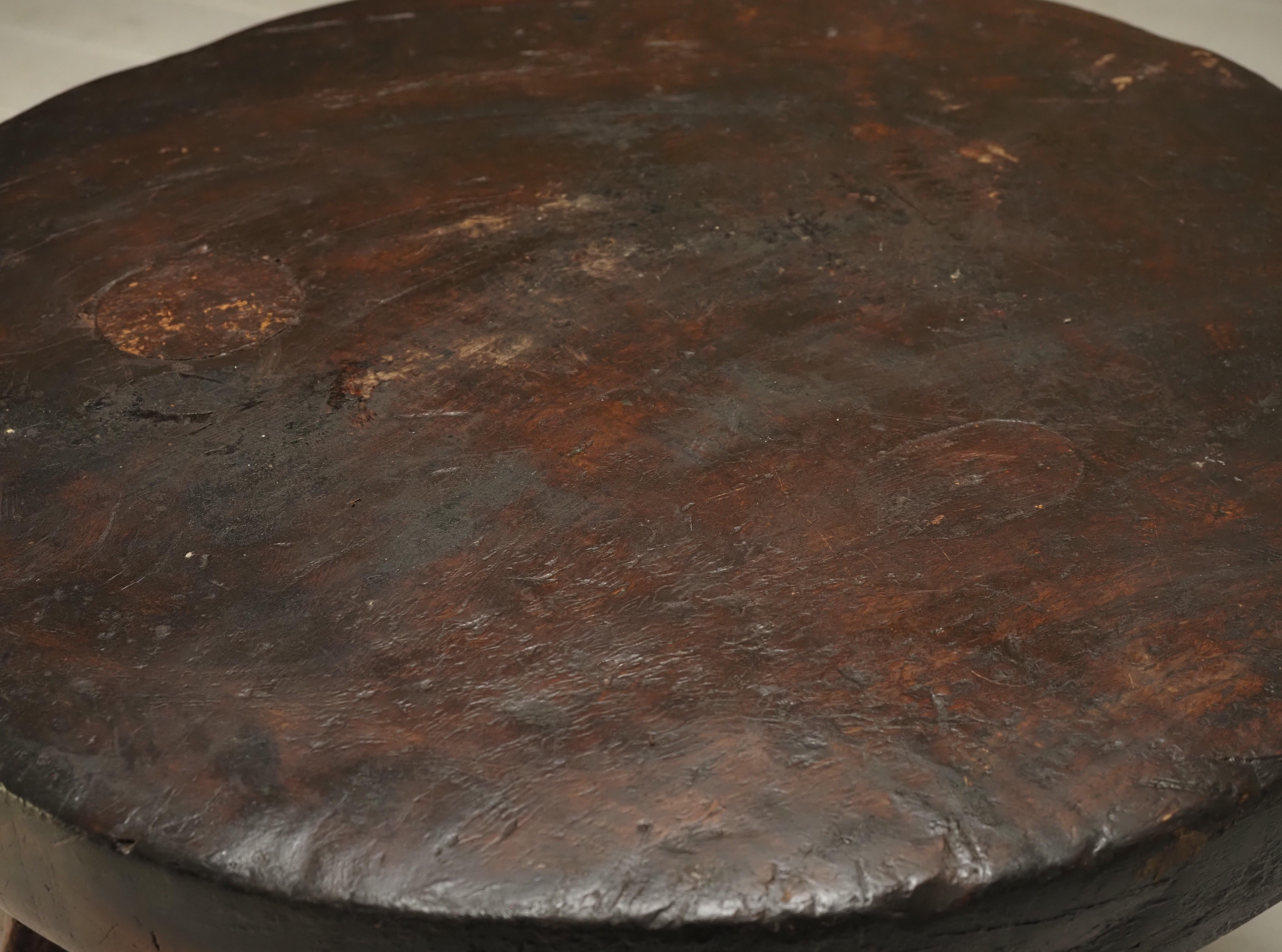 Round brutalist side table For Sale 1