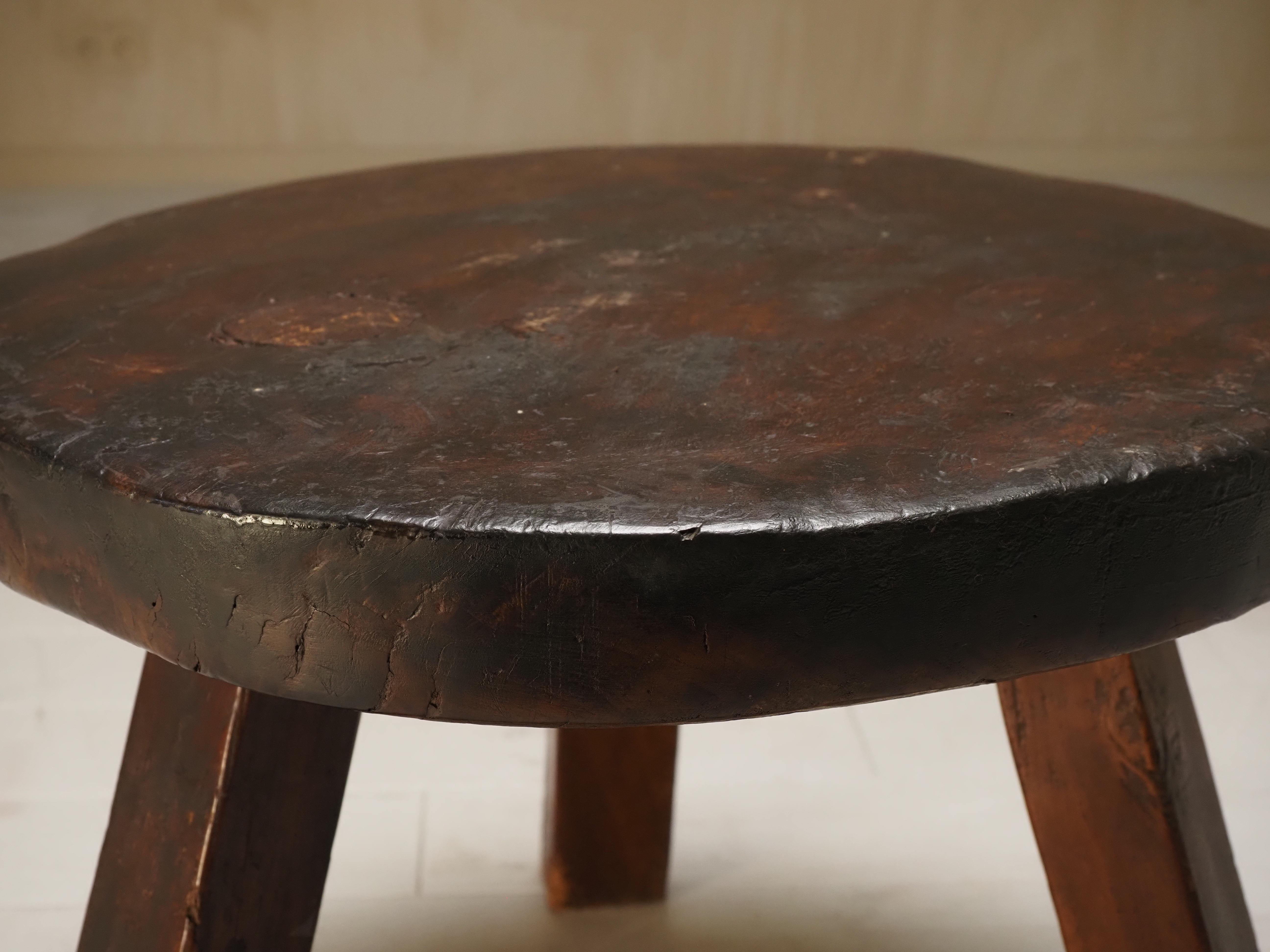 Round brutalist side table For Sale 2