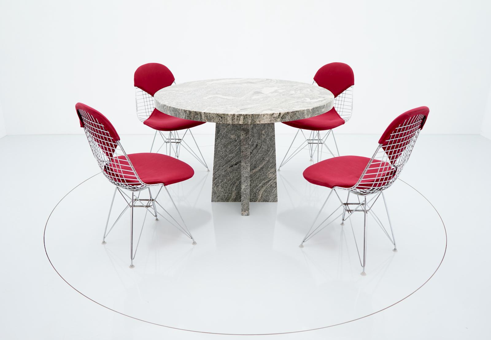 Round Brutalist Style Granite Stone Dining Table, 1970s For Sale 2