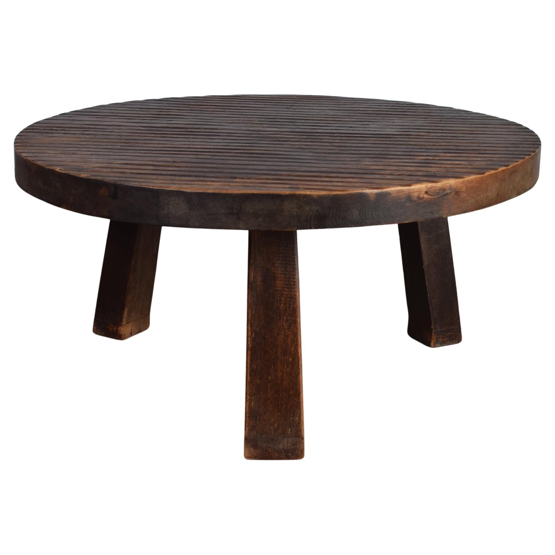 Tavolino rotondo brutalista a treppiede in Oak anni '60