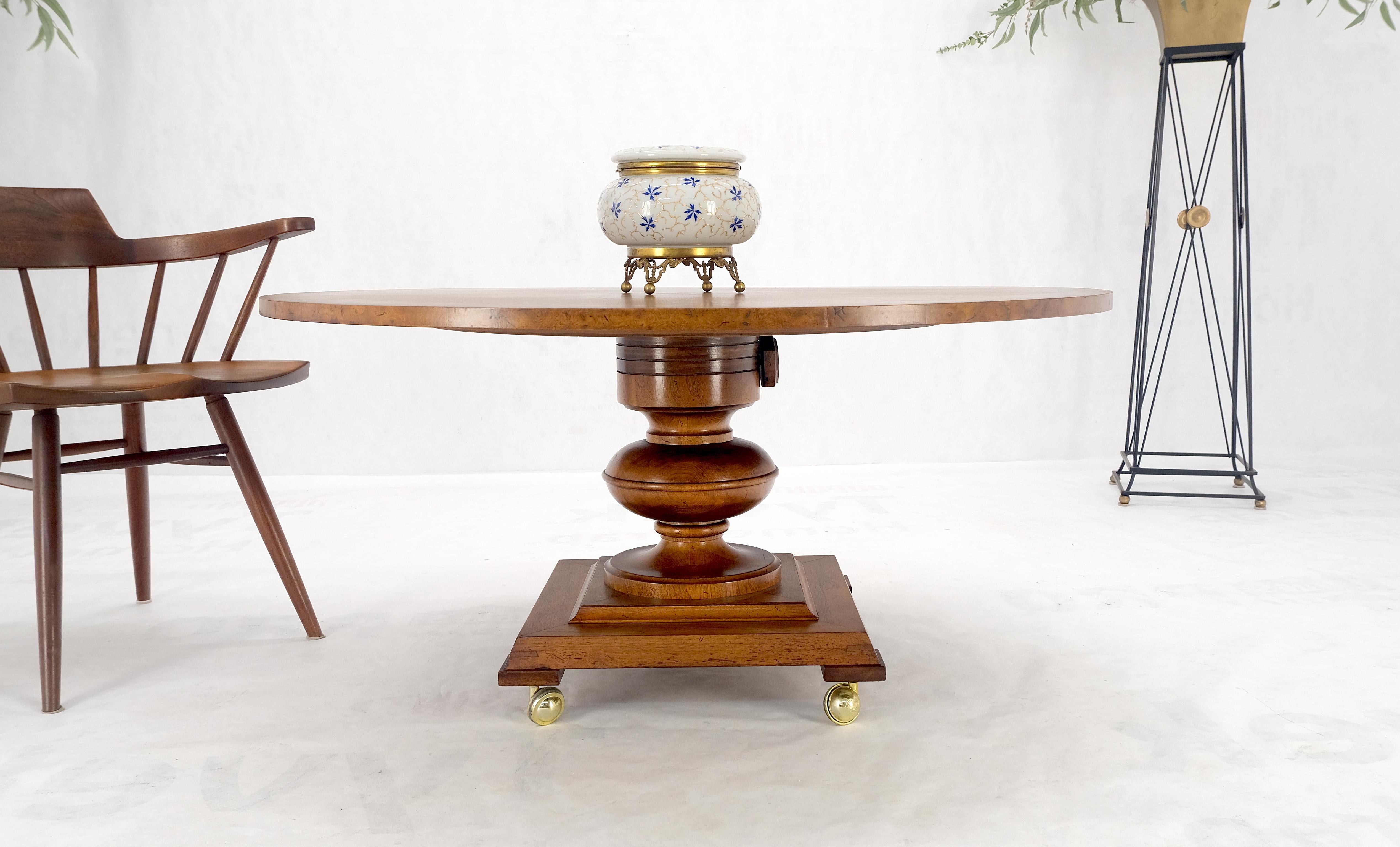 Round Burl Wood Adjustable Height Single Pedestal Base Dining-Coffee Table MINT! (Walnuss) im Angebot