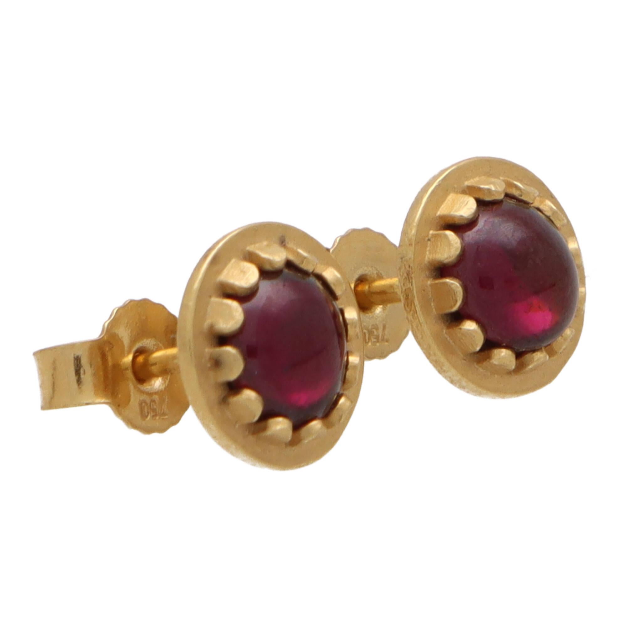 Round Cabochon Garnet Stud Earrings Set in 18k Yellow Gold In Excellent Condition In London, GB