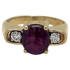 Bague en or jaune avec cabochon rond, rubis et diamant naturel