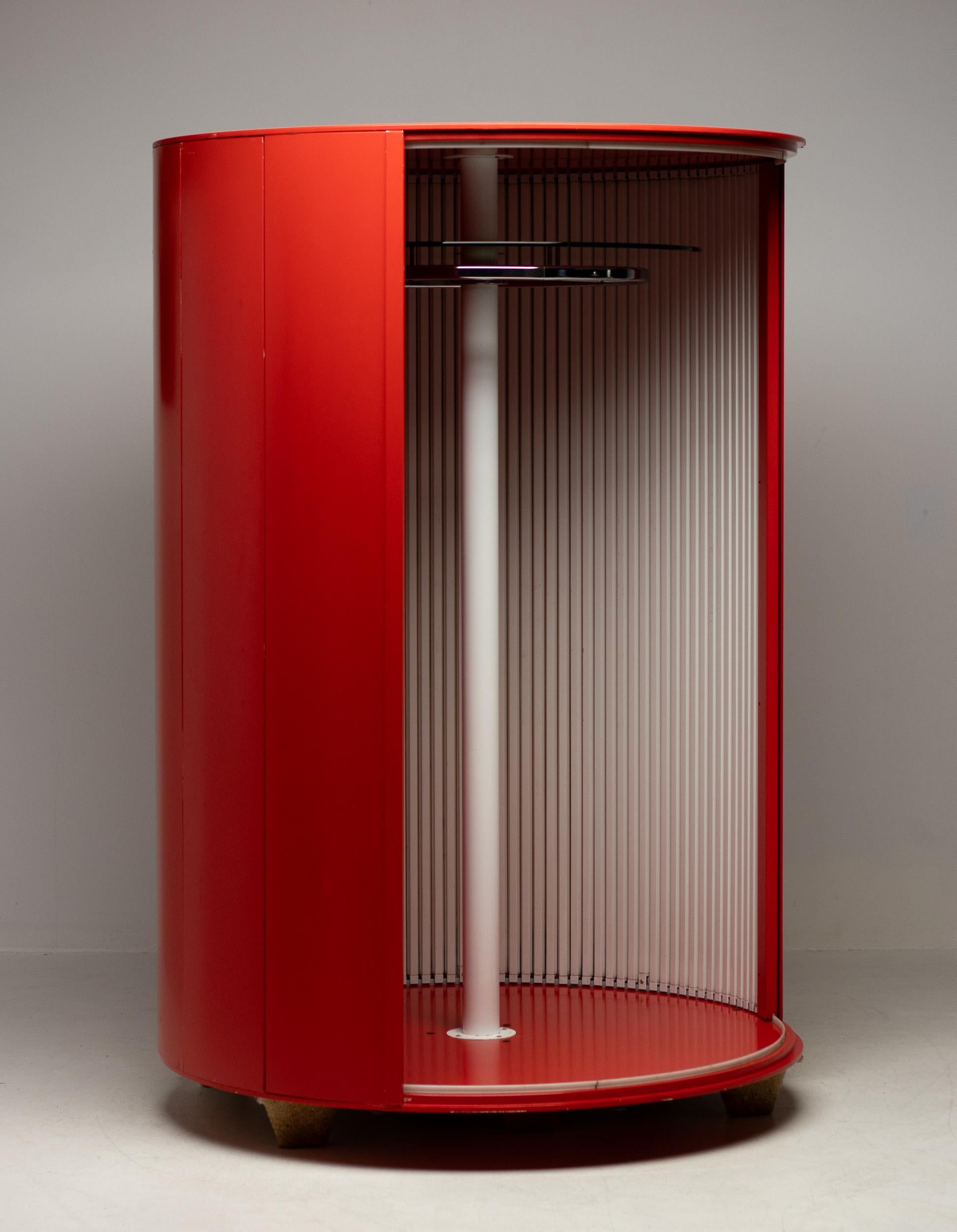 Mid-Century Modern Armoire ronde à porte coulissante, Italie, 1970 en vente