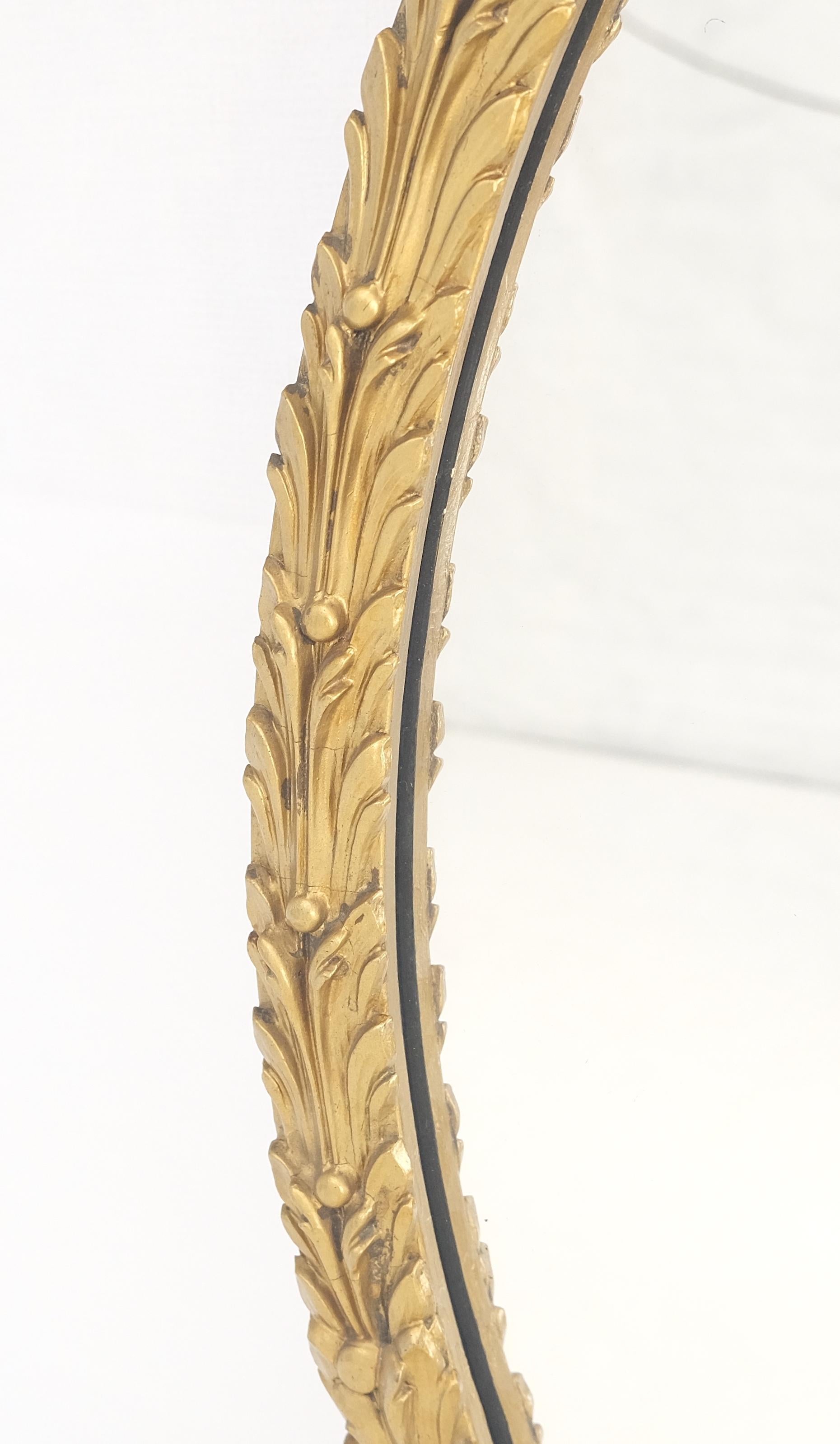 Miroir mural baroque lotus à fleurs en bois sculpté et doré, années 1920 Bon état - En vente à Rockaway, NJ