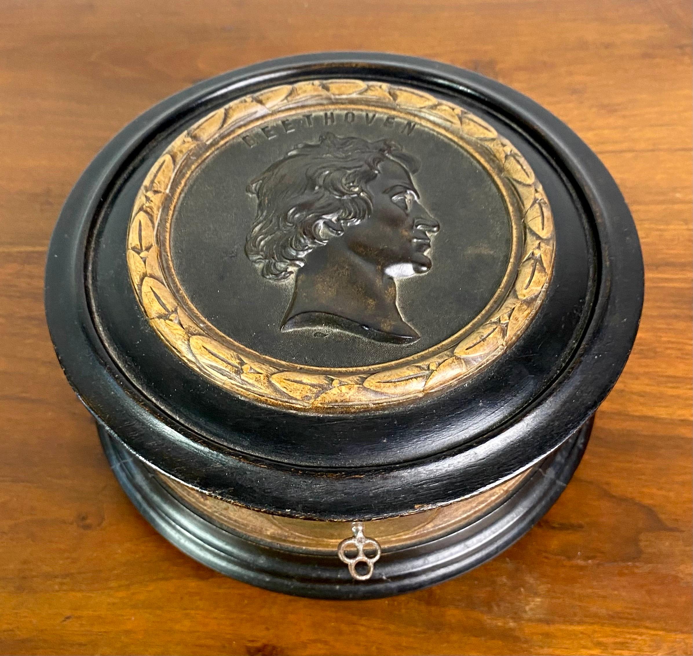 Louis XVI style carved wooden jewelry treasure box. The wood is carved in relief with foliage decoration all around, and the profile of Beethoven is very nicely and finely carved on the lid,
This profile in a circle and the play of colors and
