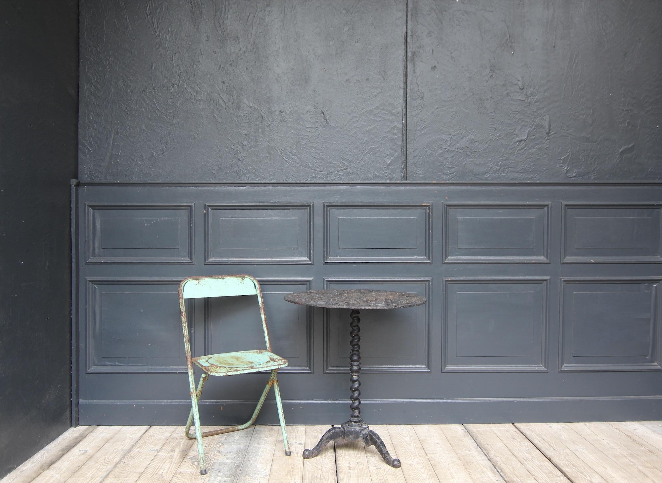 Small round cast iron bistro/garden table. Around 1900.

Standing on a tripod with a winding column and ornamentally openwork table top.

Very nice old dark grey/anthracite coloured patina.

Dimensions: 
72.5 cm high / 28.5 inch
65.5 cm diameter /
