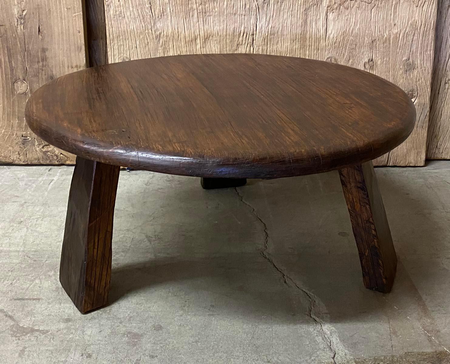Rustic Round Cedro Wood Coffee Table With Three Legs