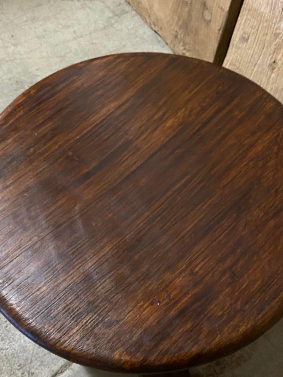 Round Cedro Wood Coffee Table With Three Legs 1