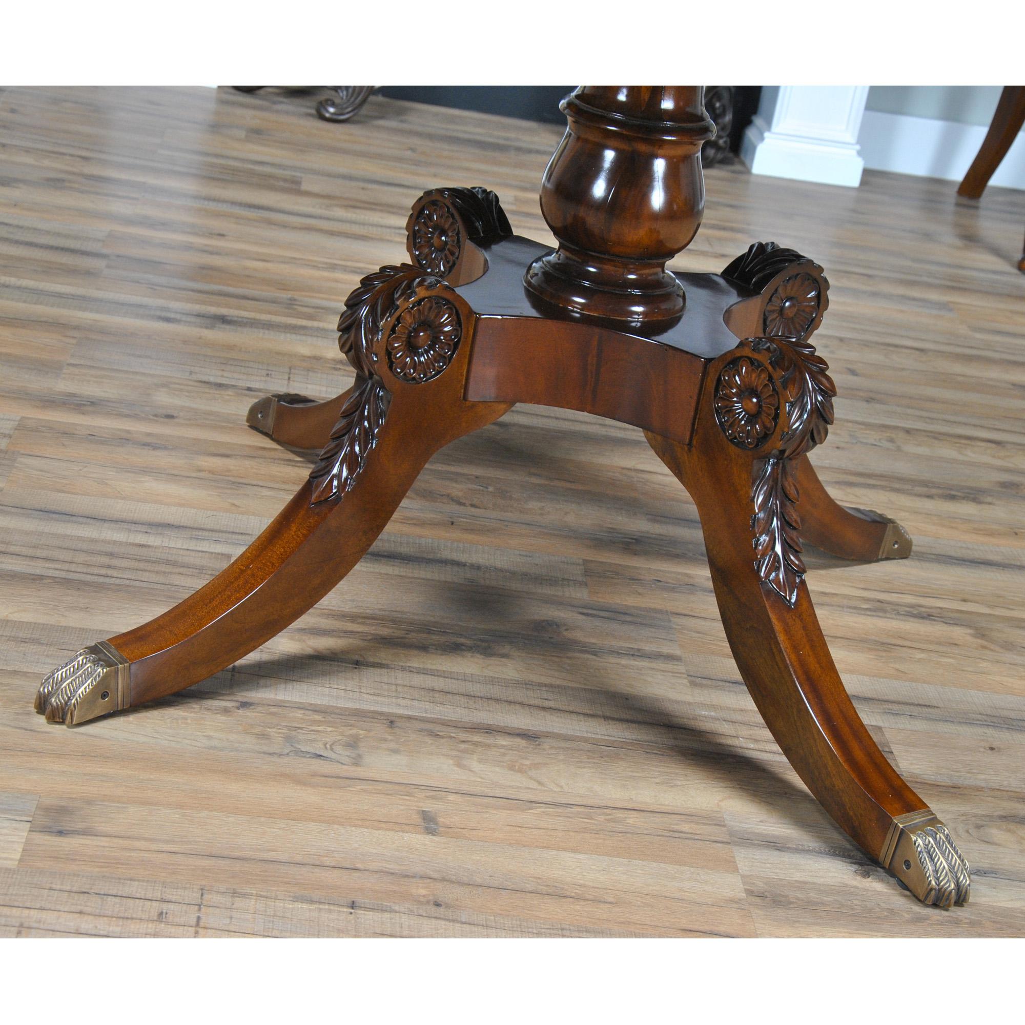 Round Center Table In New Condition For Sale In Annville, PA