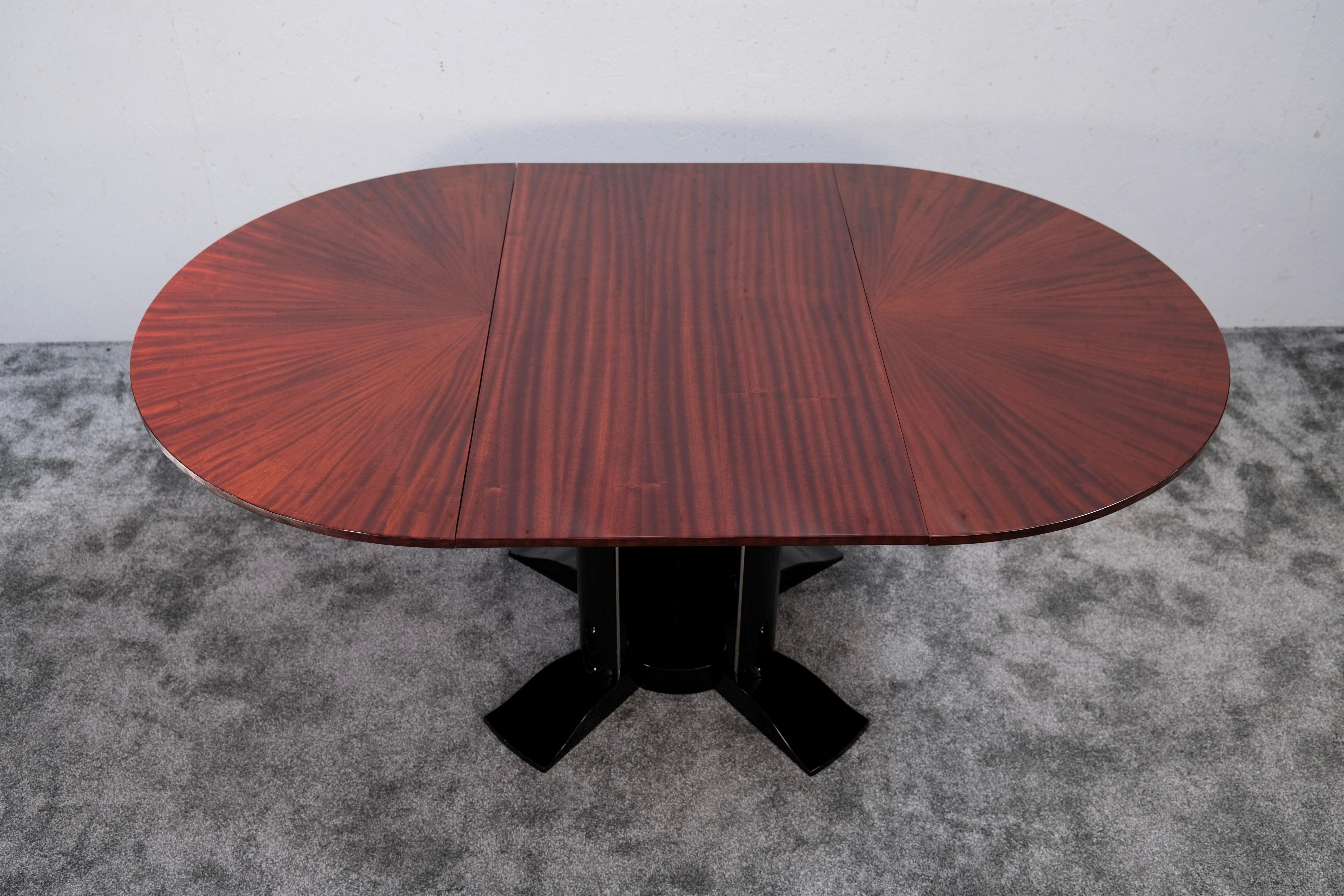 Round Center Table or Extendable Art Deco Dining Table, High Gloss, France 1930s For Sale 5