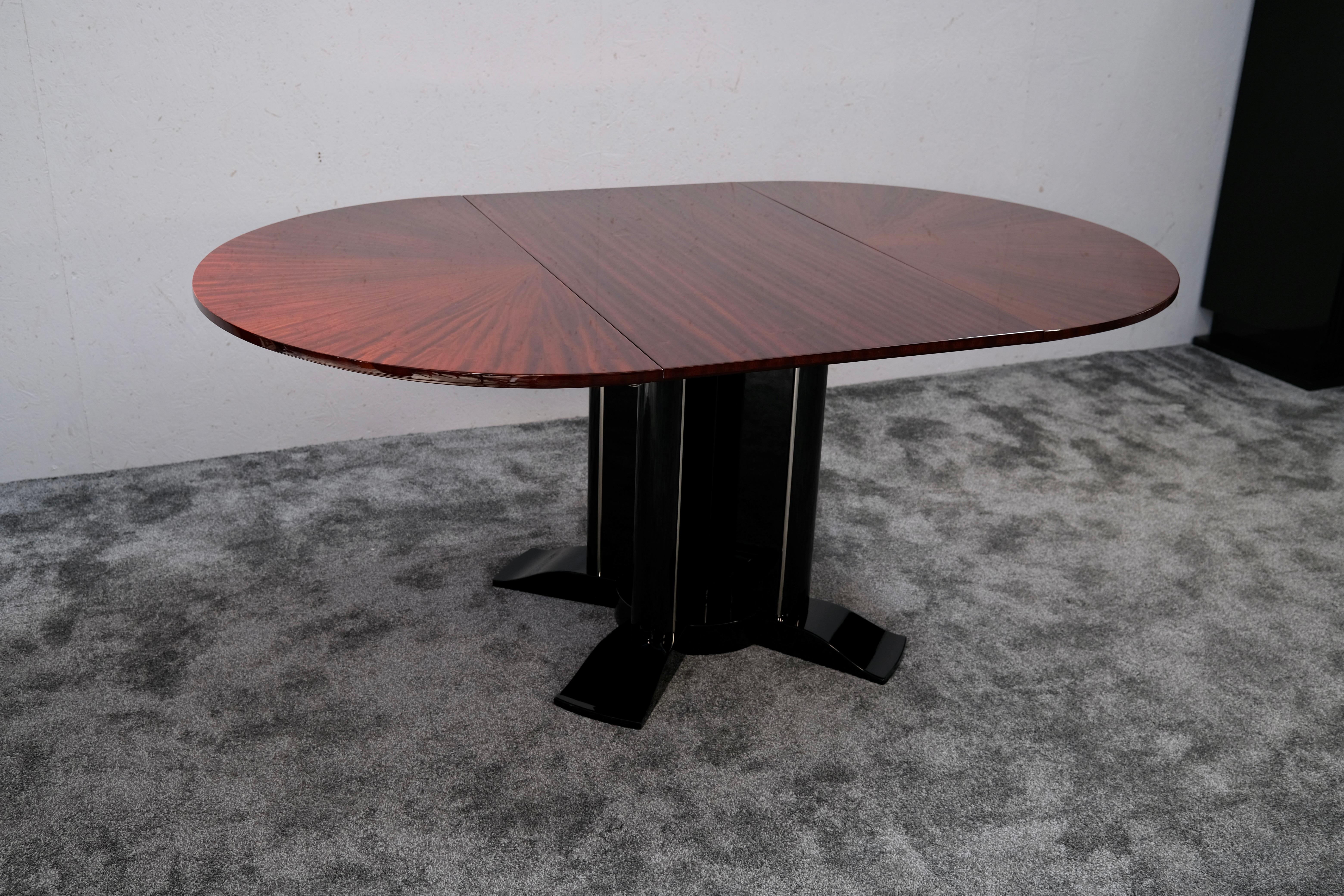 Round Center Table or Extendable Art Deco Dining Table, High Gloss, France 1930s For Sale 6