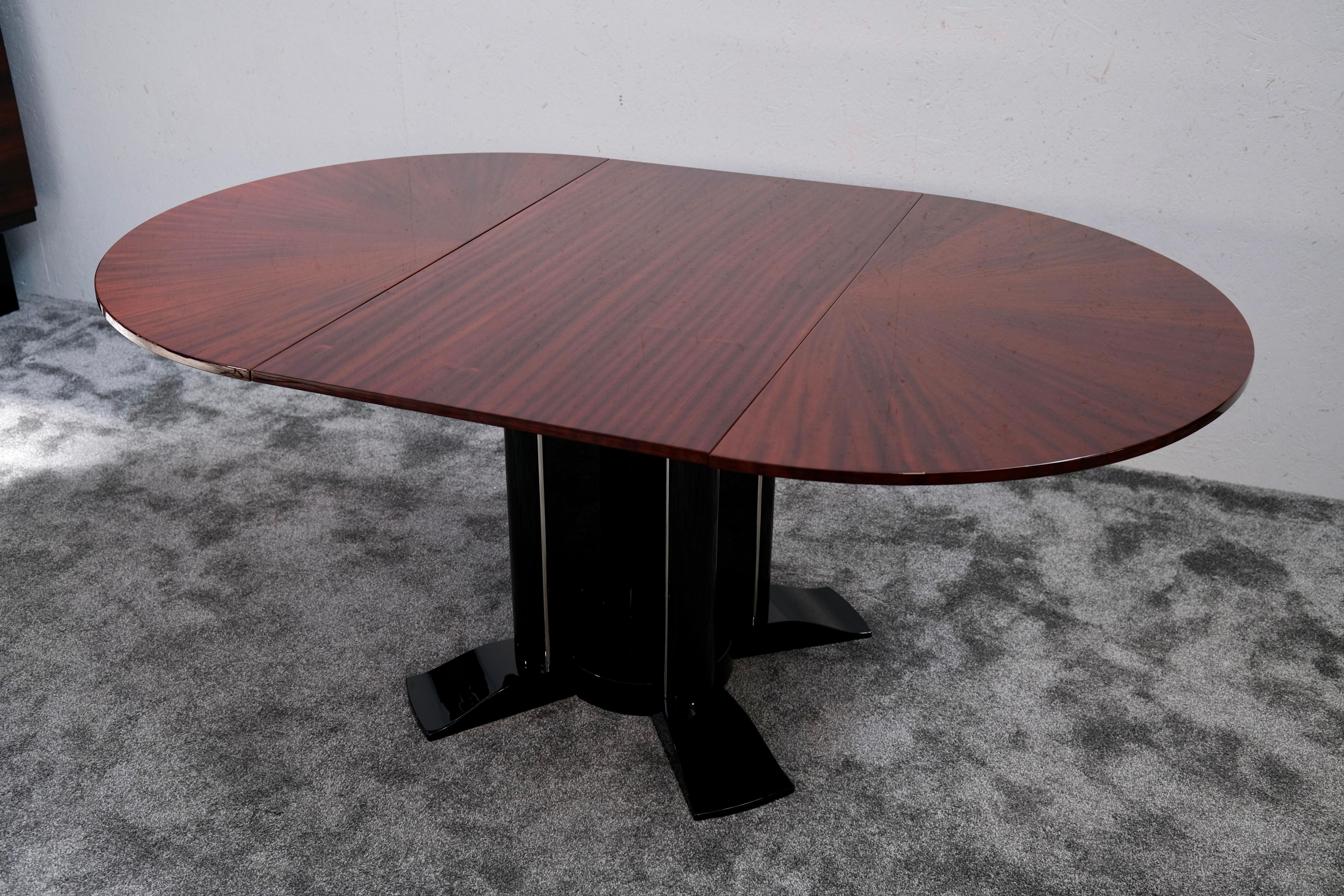 Round Center Table or Extendable Art Deco Dining Table, High Gloss, France 1930s For Sale 7