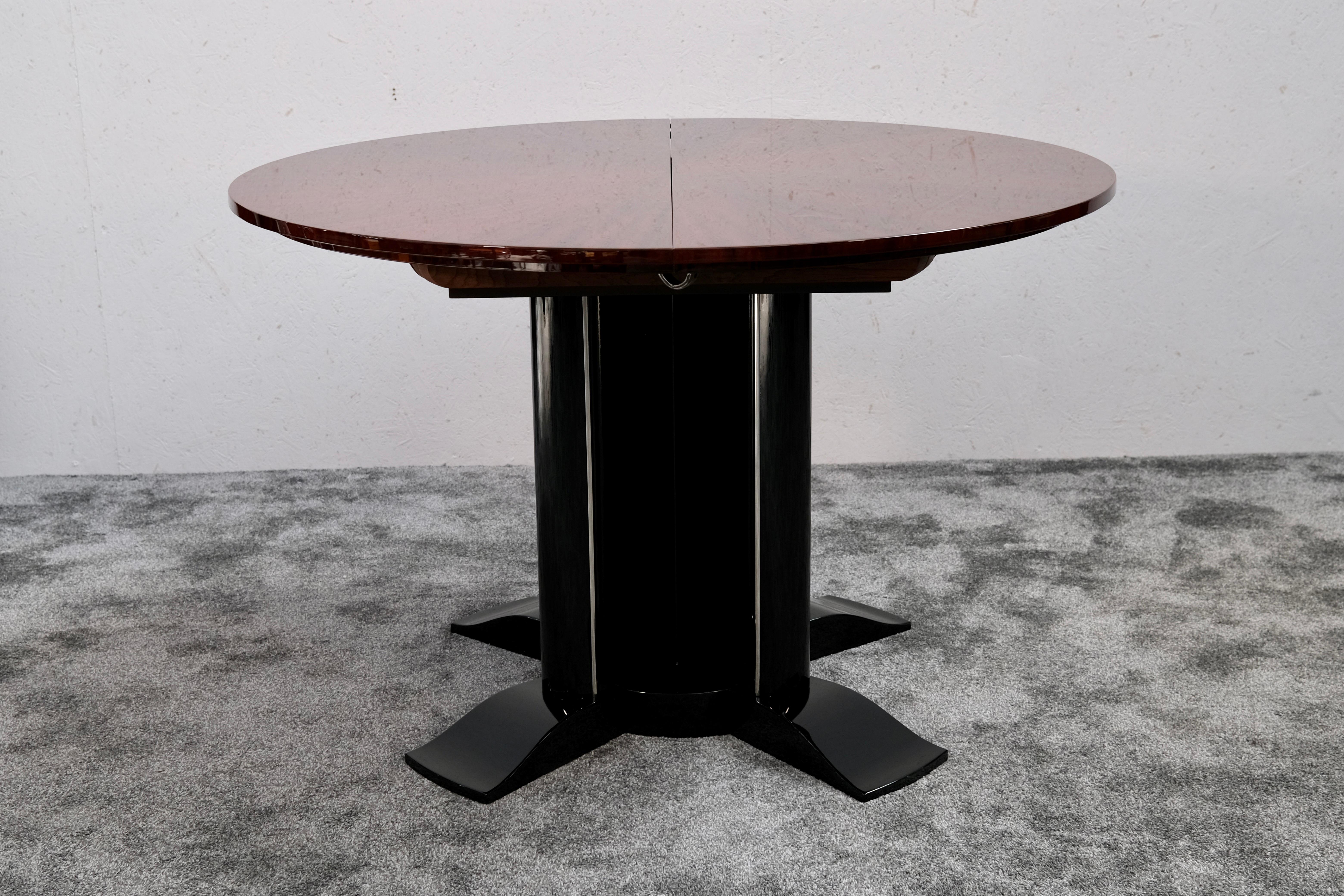 French Round Center Table or Extendable Art Deco Dining Table, High Gloss, France 1930s For Sale