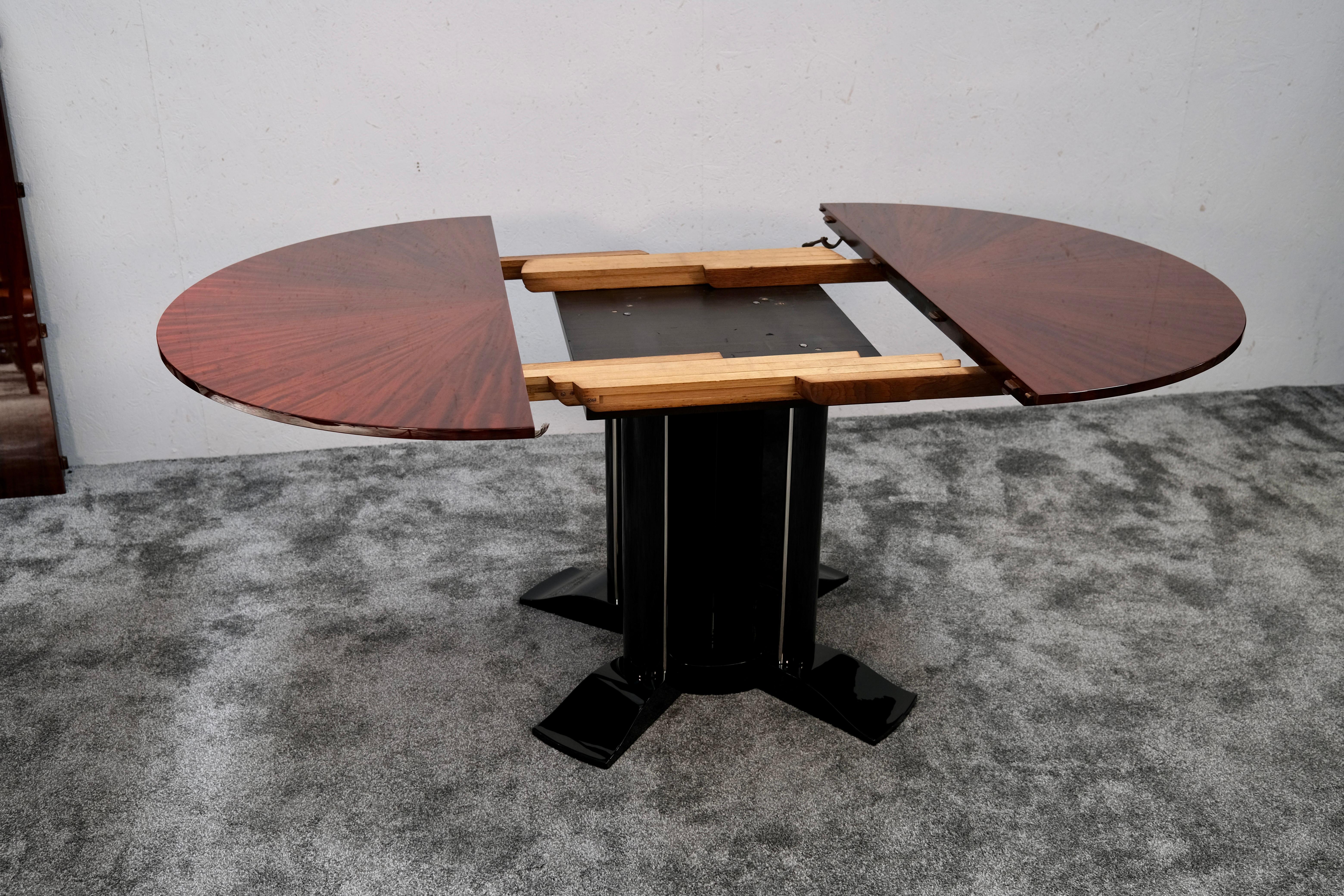 Round Center Table or Extendable Art Deco Dining Table, High Gloss, France 1930s For Sale 2