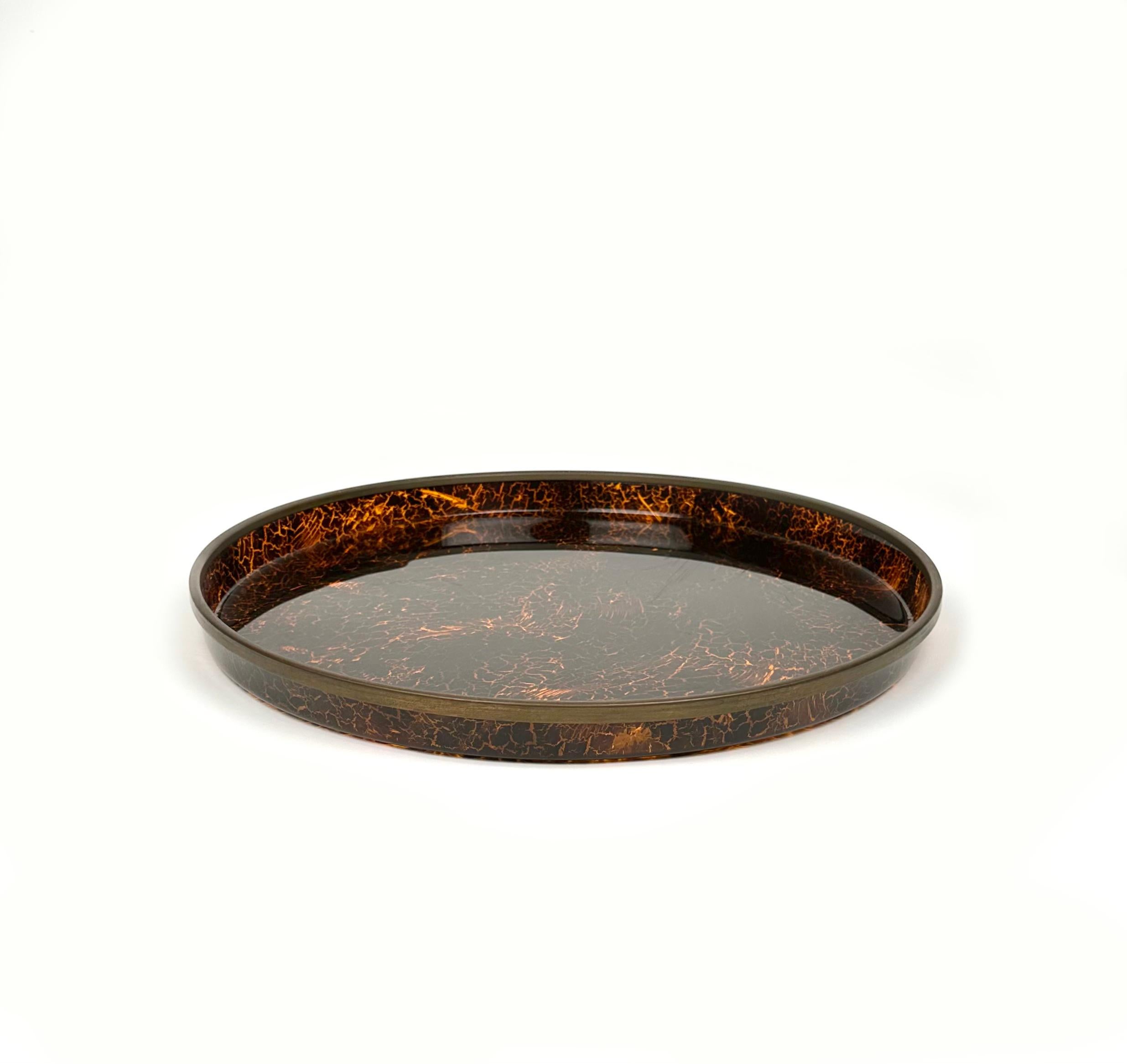 Mid-Century Modern Round Centerpiece Serving Tray Lucite Faux Tortoiseshell and Brass, Italy 1970s For Sale