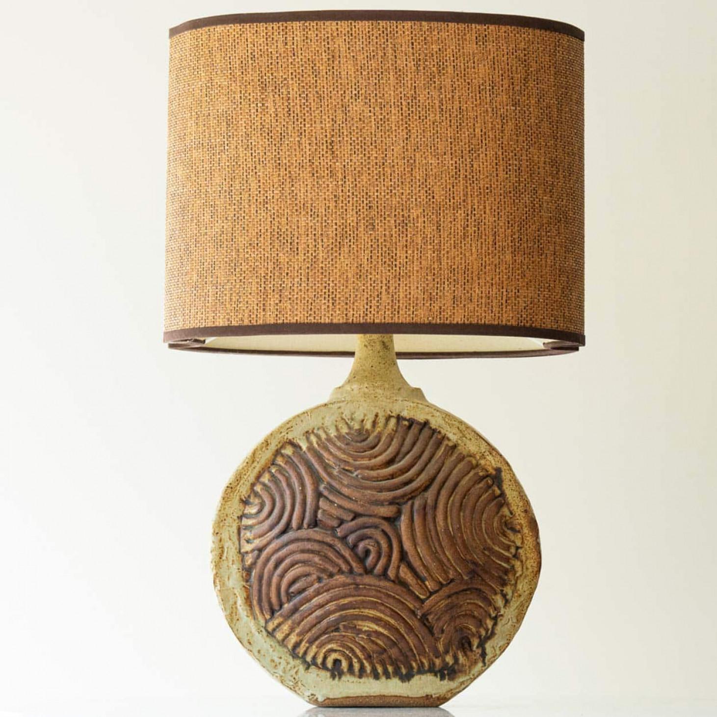 Beautiful ceramic table lamp from Bernard Rook, UK  1970s.

This ceramic lamp base from Bernard Rooke brings refined elegance and rich visual appeal to any interior. With its sculptural shape and deep, expressive colors, it showcases the enduring