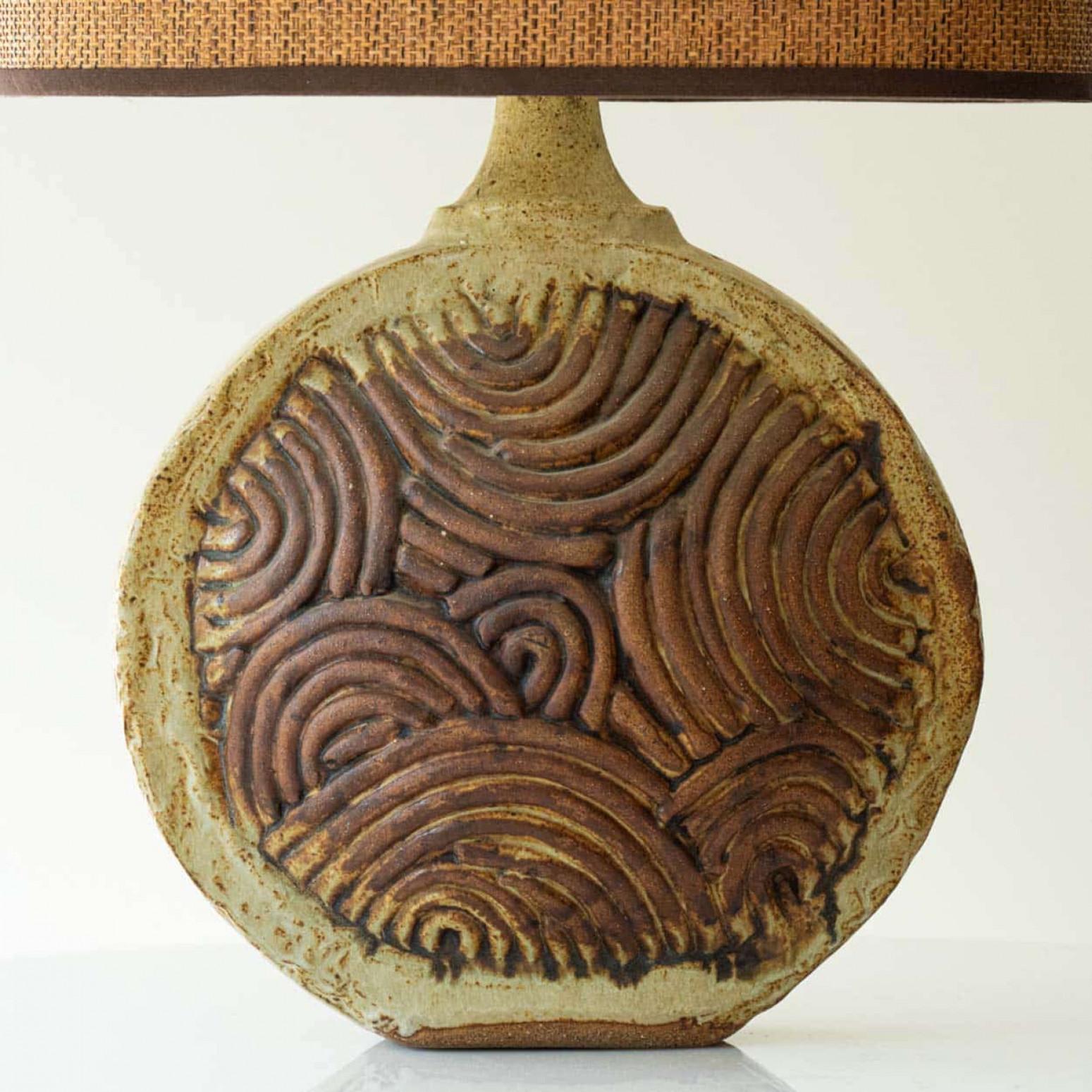 Lámpara de mesa redonda de cerámica B. Rooke, pantalla nueva de R. Houben, 1970 en Bueno estado para la venta en Rijssen, NL