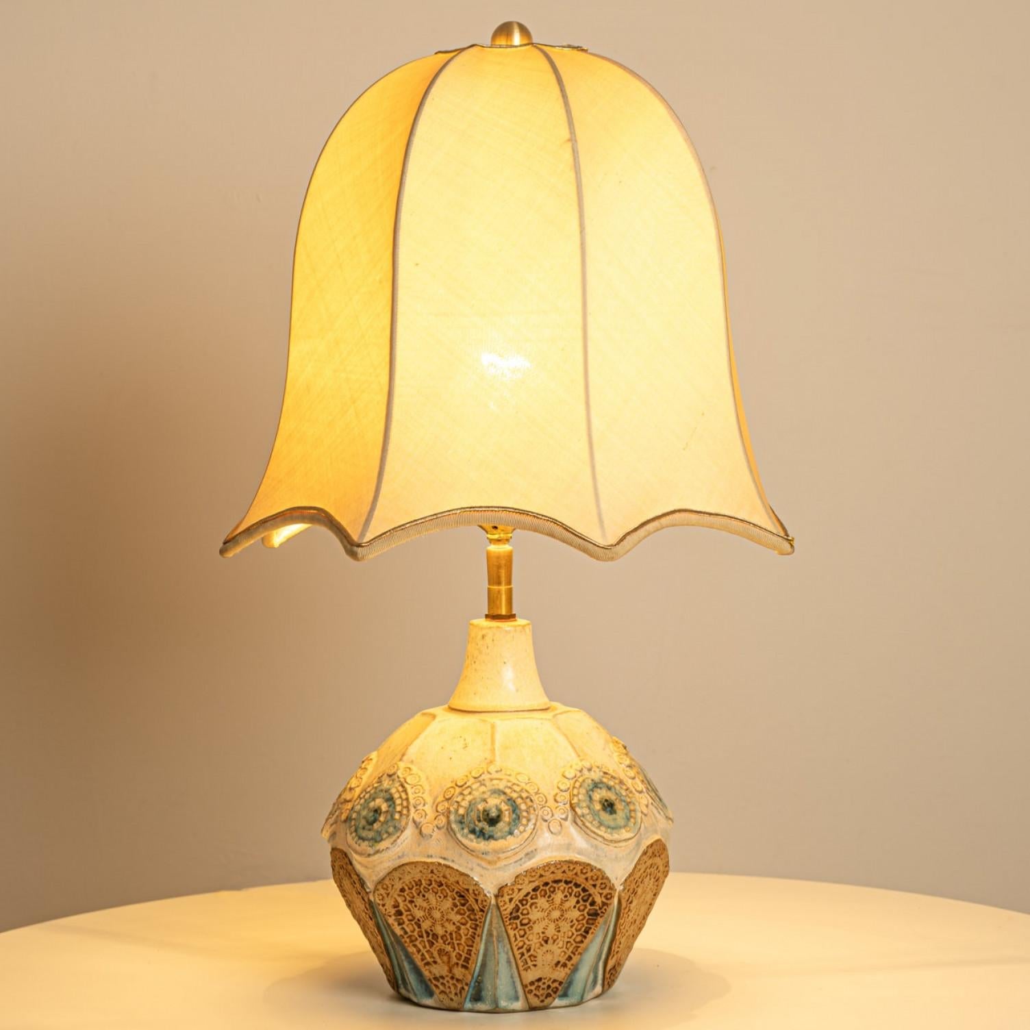 Round Ceramic Table Lamp with Custom Silk Lampshade by René Houben For Sale 5
