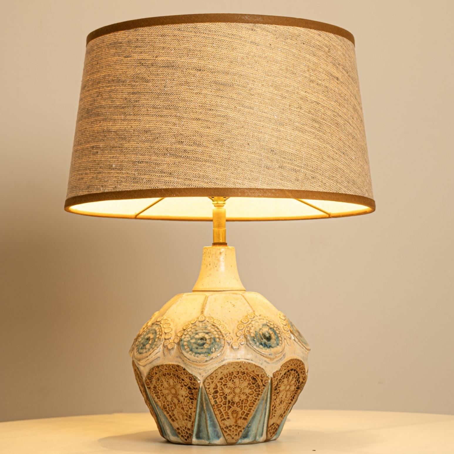 Round Ceramic Table Lamp with Custom Silk Lampshade by René Houben In Good Condition For Sale In Rijssen, NL