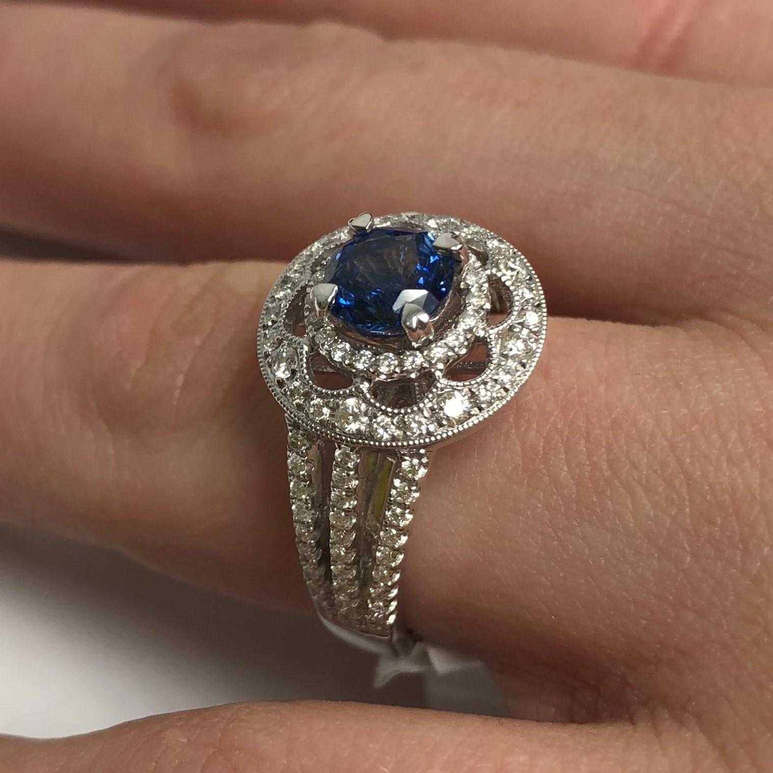 Round Ceylon Blue Sapphire Diamond 18 Karat Gold Solitaire Ring For Sale 2