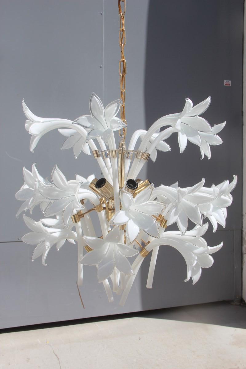 Round Chandelier Murano Glass Flowers White Gold Brass Italian Design, 1970 2