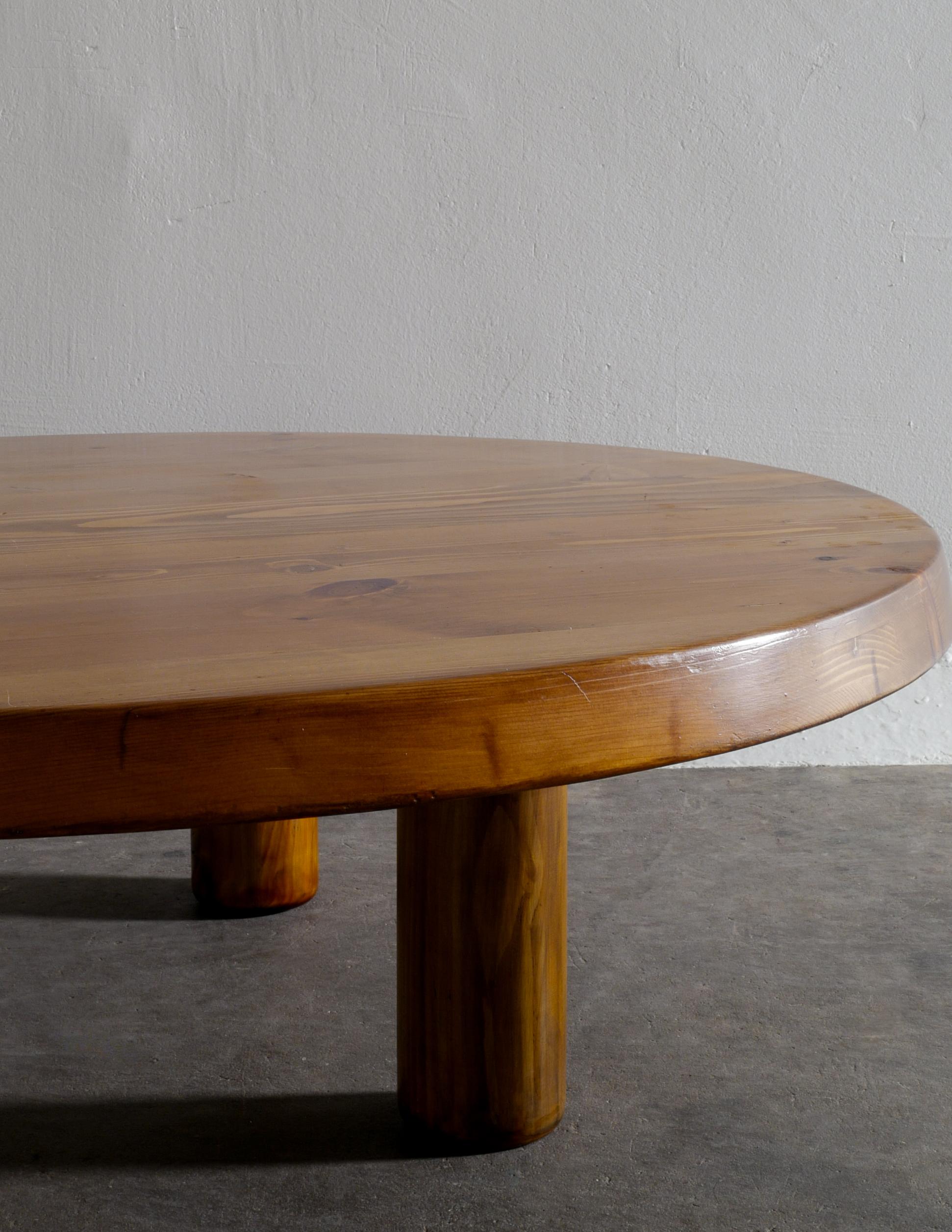 French Coffee Table in Pine Attr to Charlotte Perriand Produced in France 1960s In Good Condition In Stockholm, SE