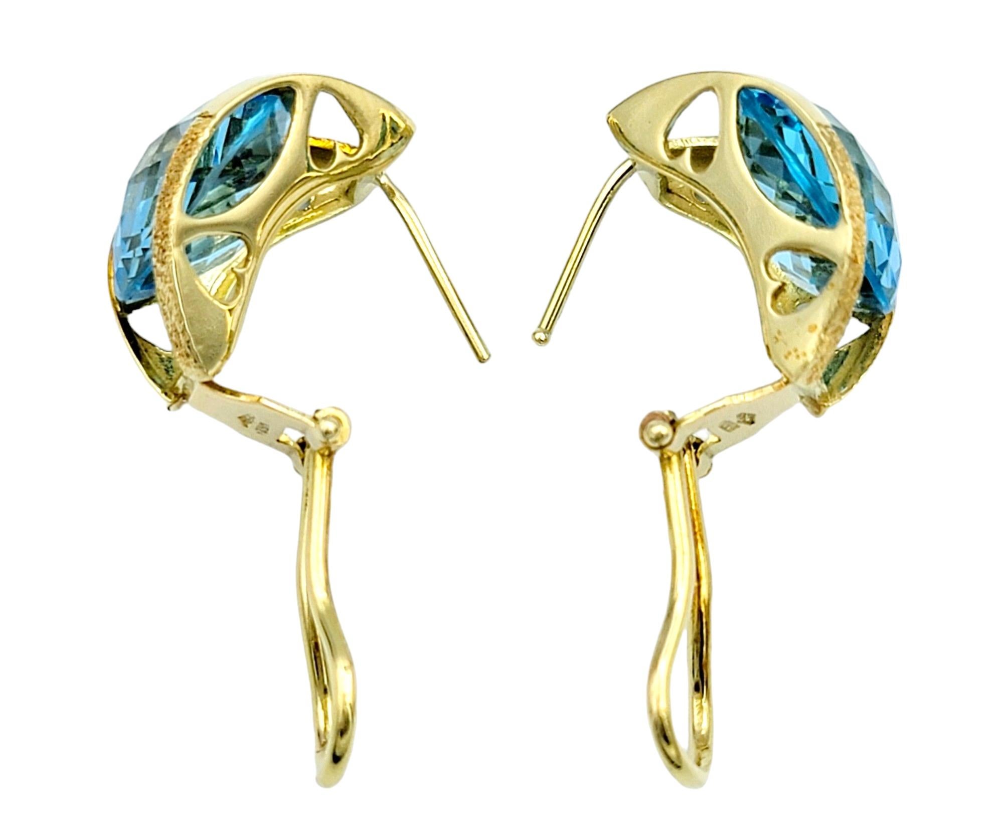 Boucles d'oreilles Omega en or jaune 18 carats avec Topaze bleue taillée en damier en vente 1
