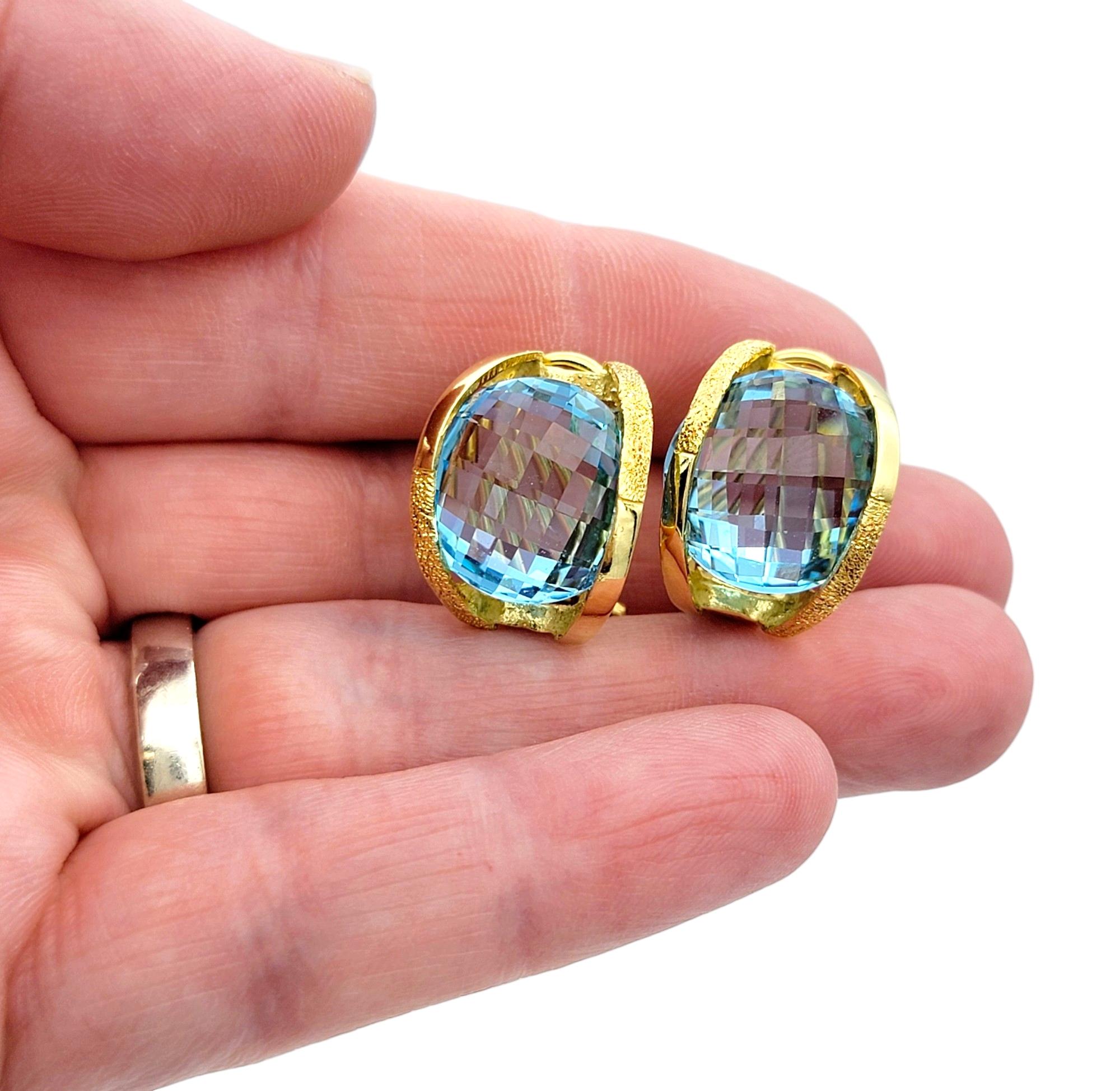 Boucles d'oreilles Omega en or jaune 18 carats avec Topaze bleue taillée en damier en vente 3