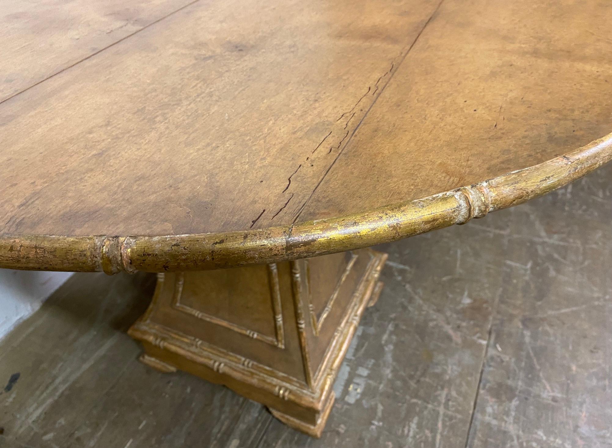 Round Chippendale Style Pedestal Dining Table In Good Condition For Sale In Sheffield, MA