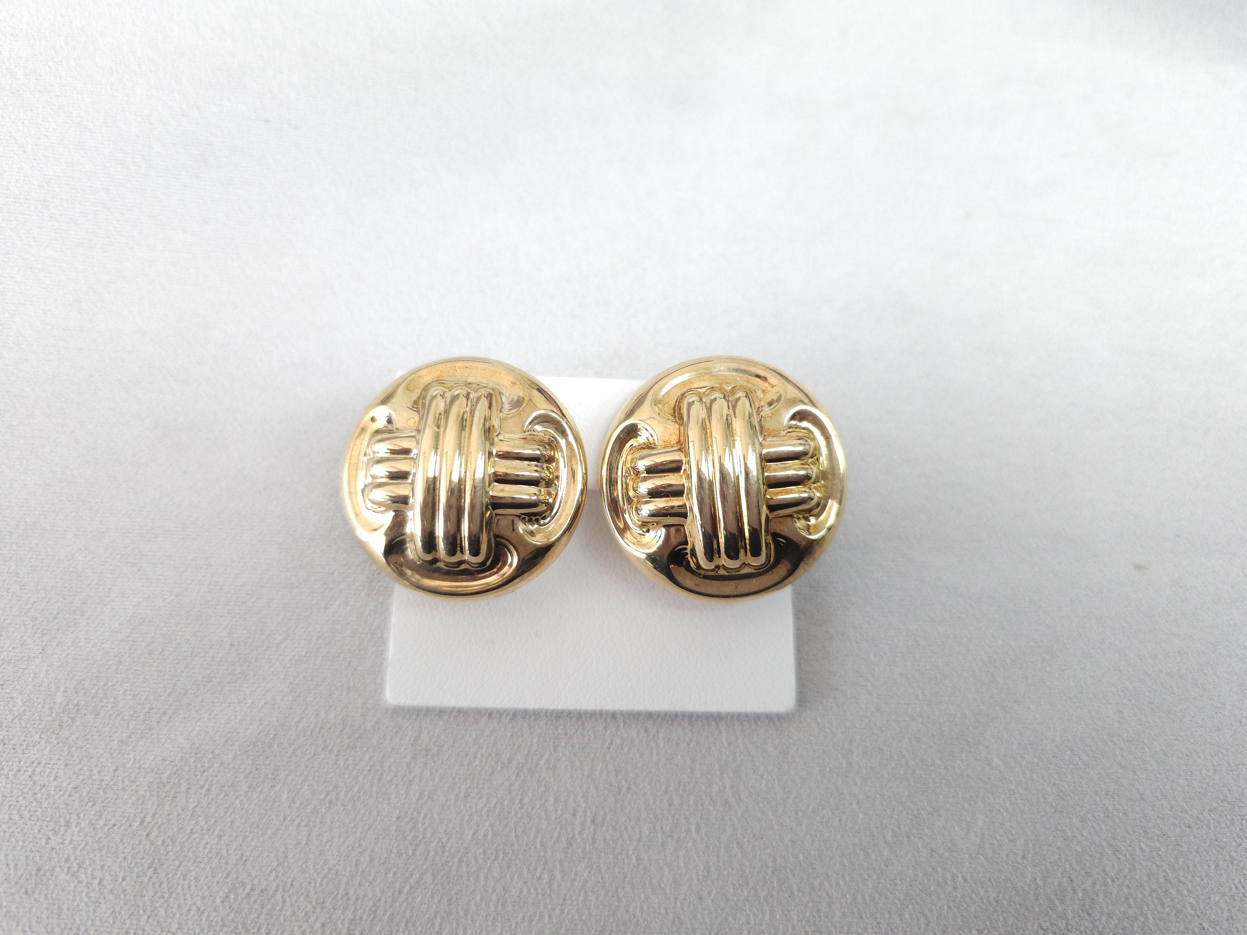 ♥ Riepilogo del prodotto ♥

Metallo: Oro giallo 14 carati
Dimensioni: 27 mm
Peso: 9 grammi
Chiusura: Omega Clip-On

Oro giallo massiccio 14k, non placcato o riempito 