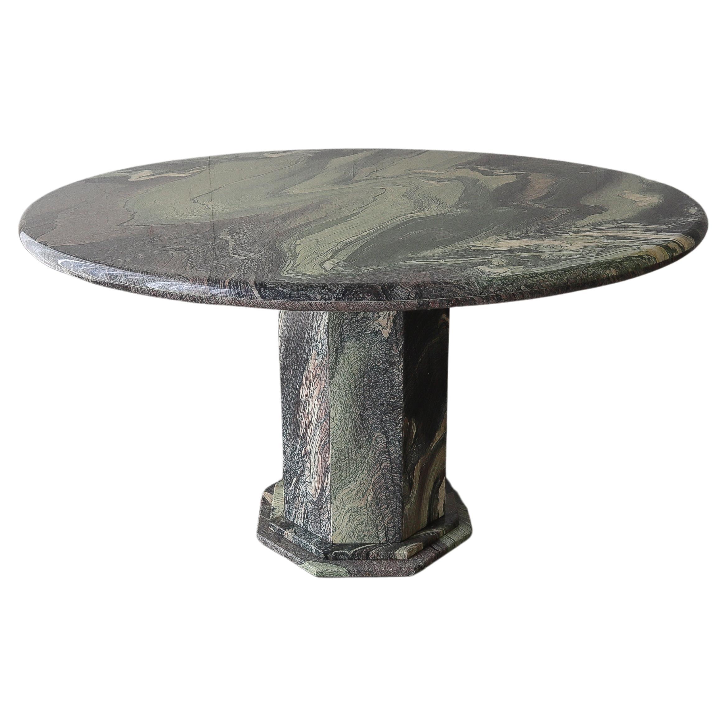 Absolutely stunning Post Modern, Cipollino Ondulato swirled marble dining table.
This table is a great size, just large enough to seat 6 but small enough to not look awkward as a 4 seater either.  The rounded edges of the top set this piece off
